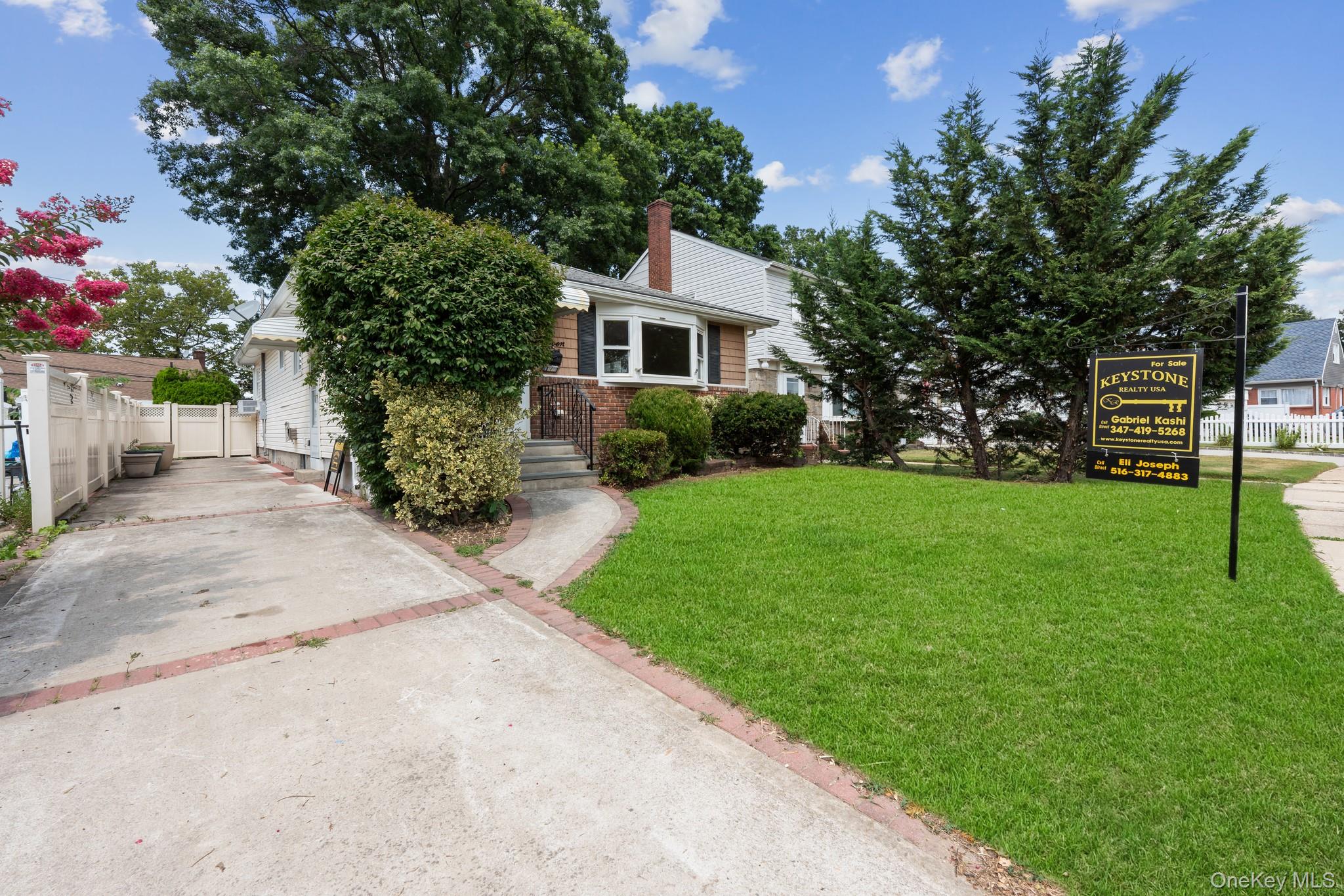 7 Stanley Place, Hempstead, NY 11550