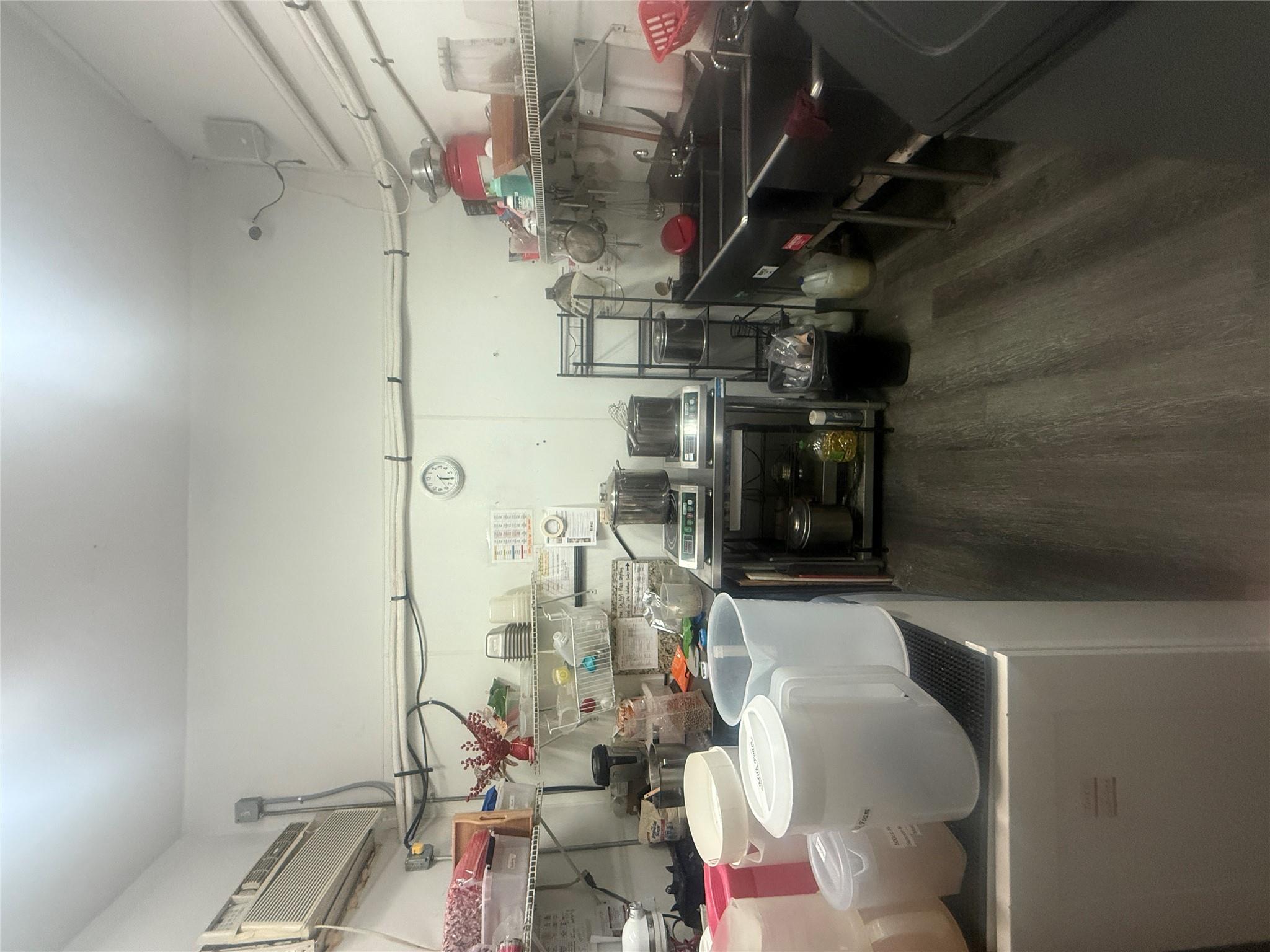 196 2nd St, Mineola, NY 11501