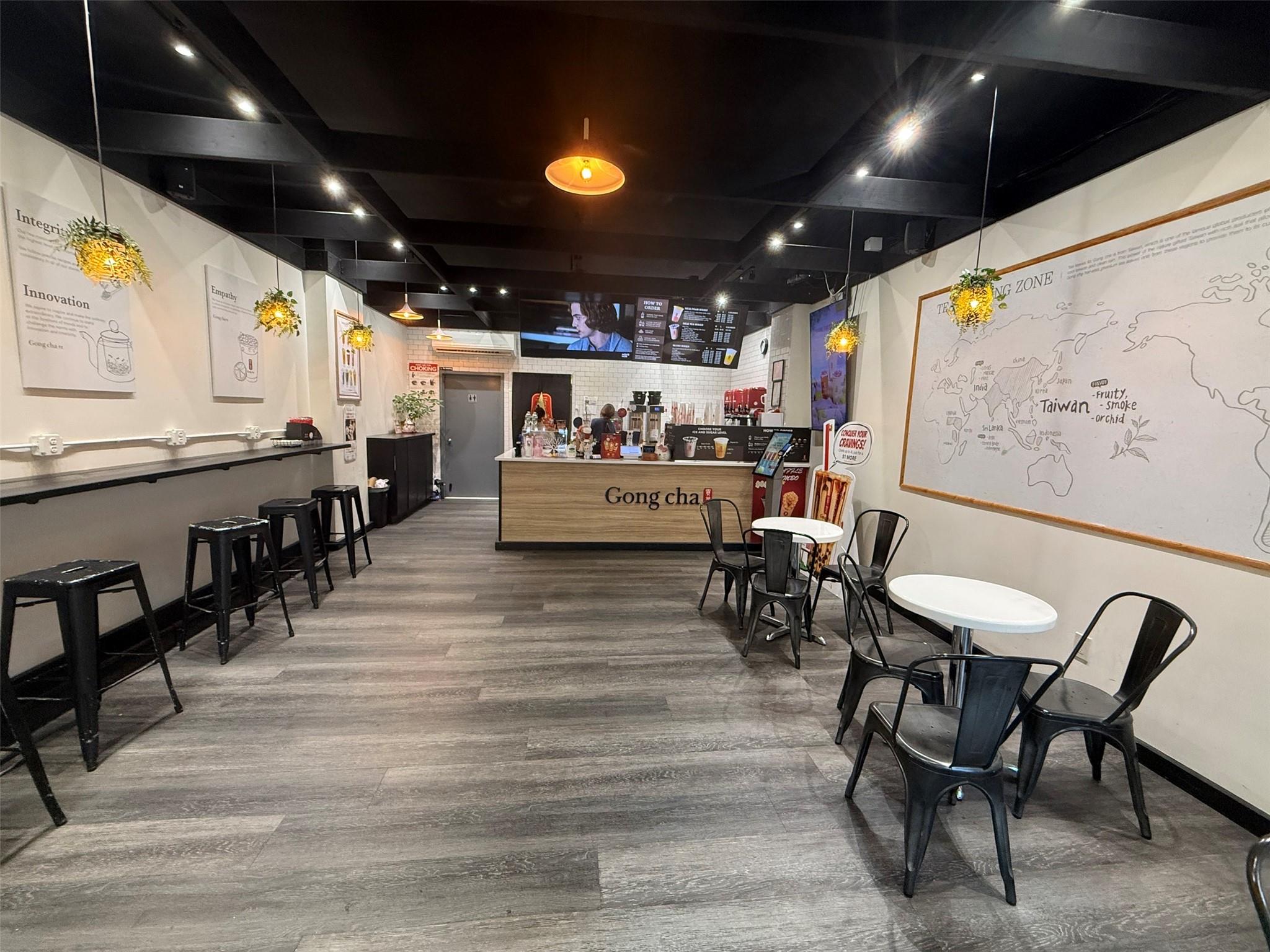 196 2nd St, Mineola, NY 11501