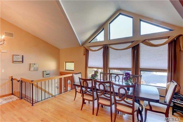 10 Woodbury Court, Hicksville, NY 11801