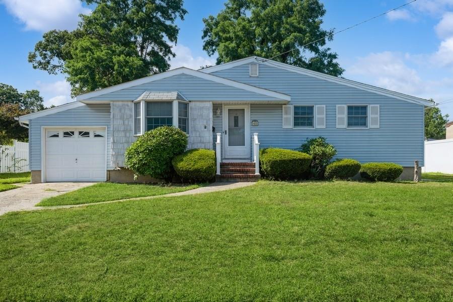 40 Fremont Street, Lindenhurst, NY 11757