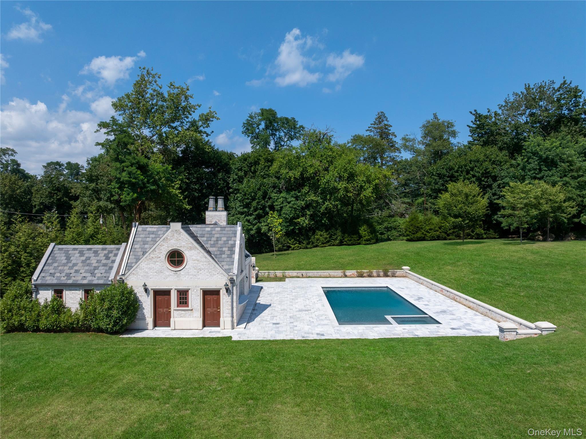 9 Hicks Lane, Sands Point, NY 11050