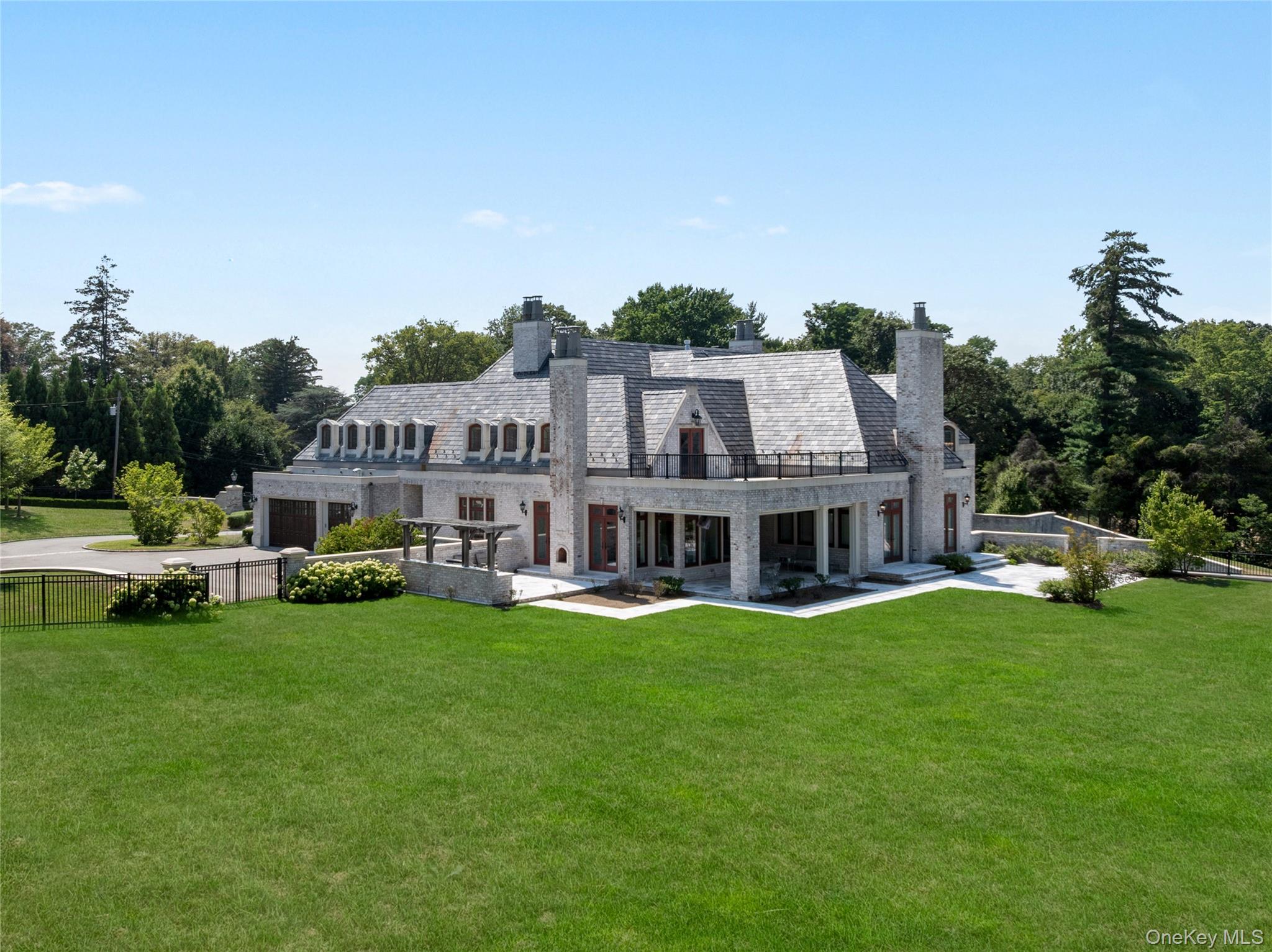 9 Hicks Lane, Sands Point, NY 11050