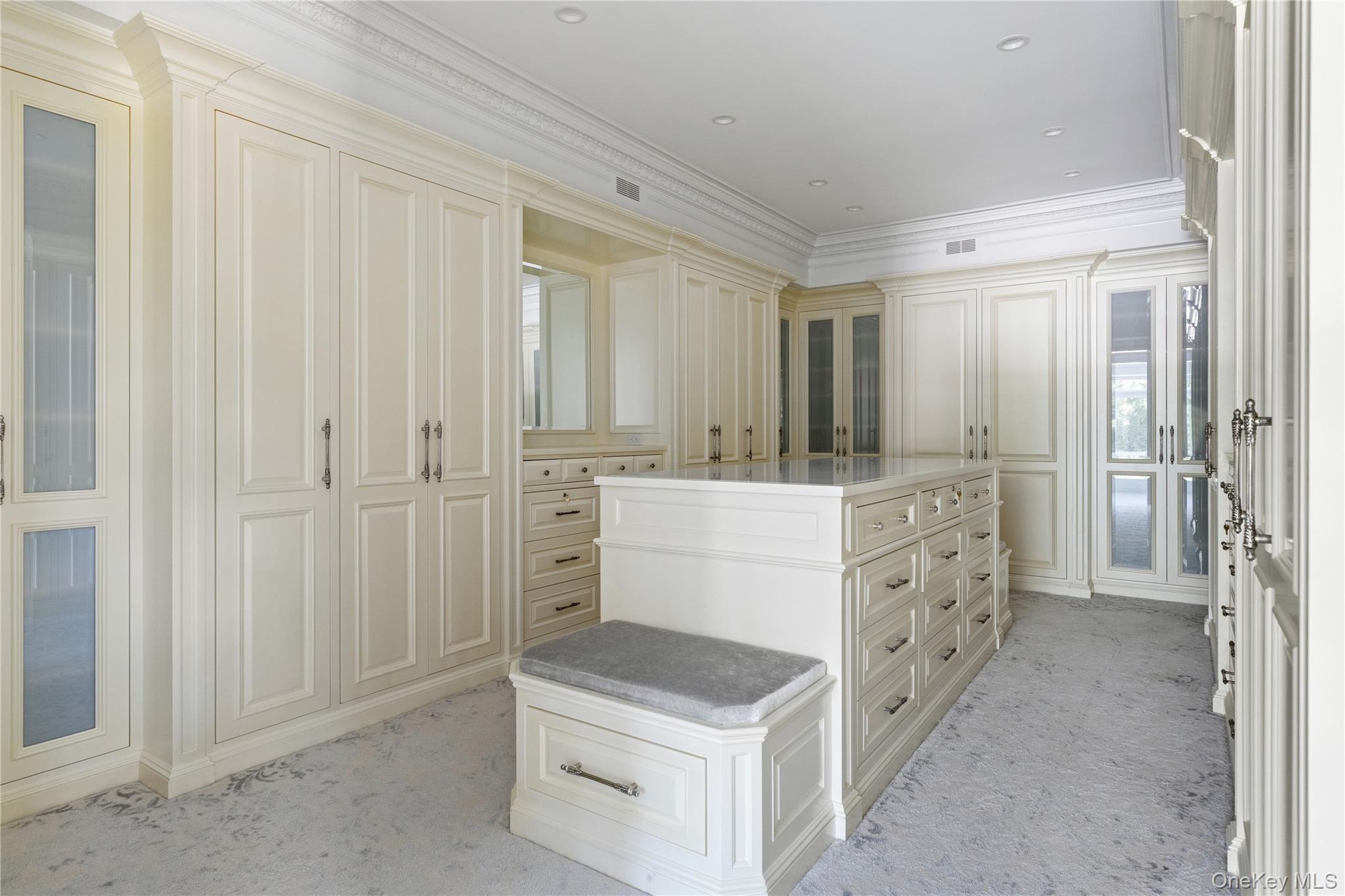 9 Hicks Lane, Sands Point, NY 11050