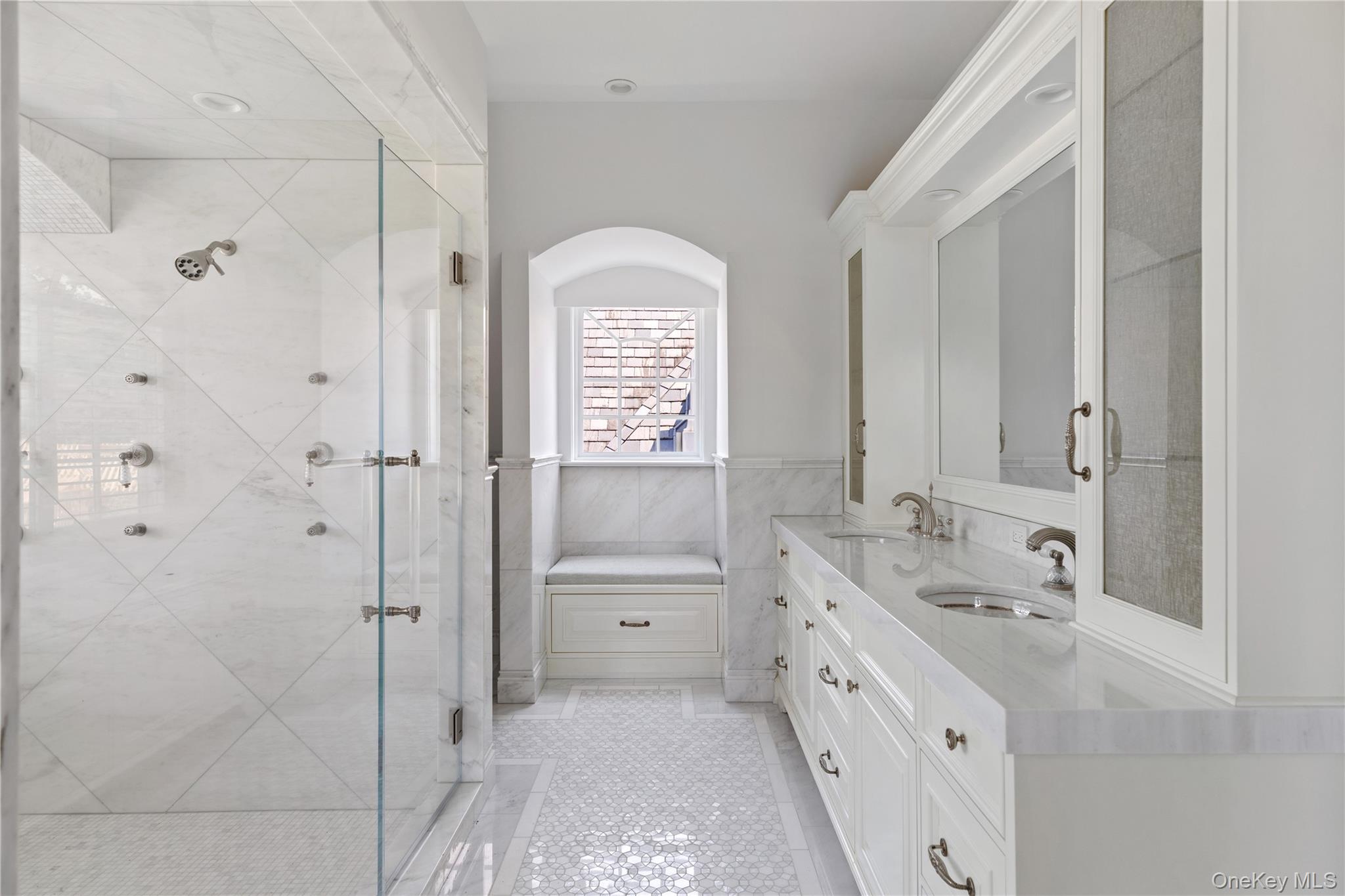 9 Hicks Lane, Sands Point, NY 11050