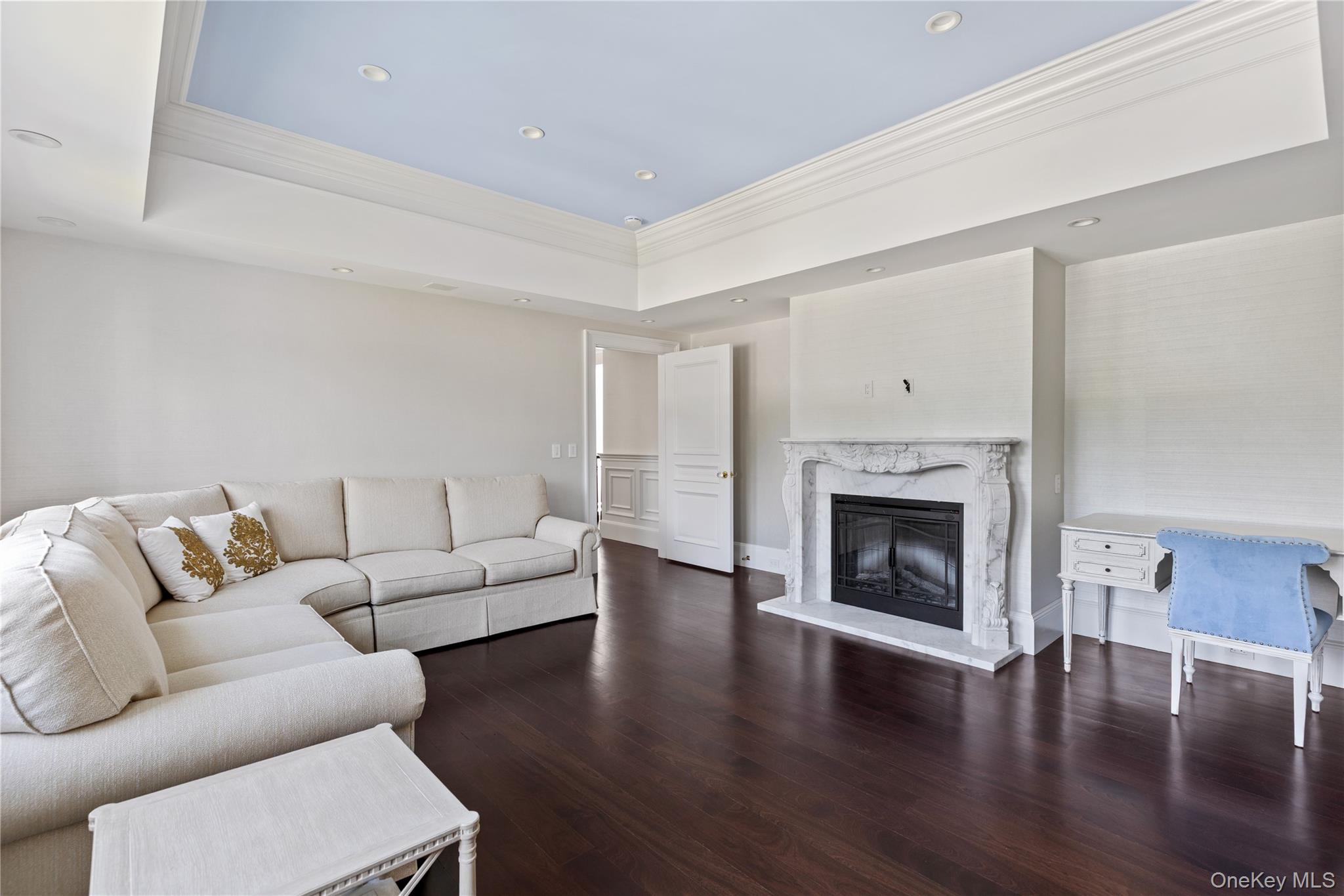 9 Hicks Lane, Sands Point, NY 11050