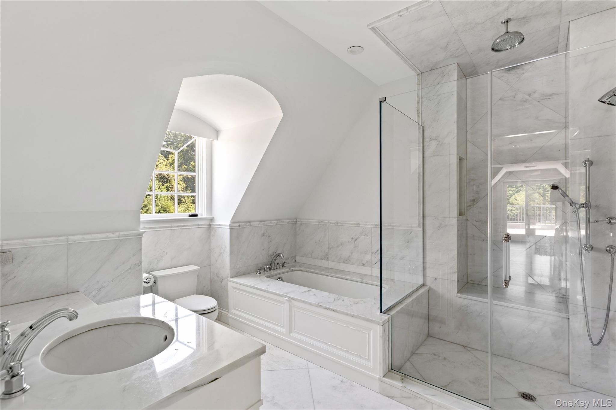 9 Hicks Lane, Sands Point, NY 11050