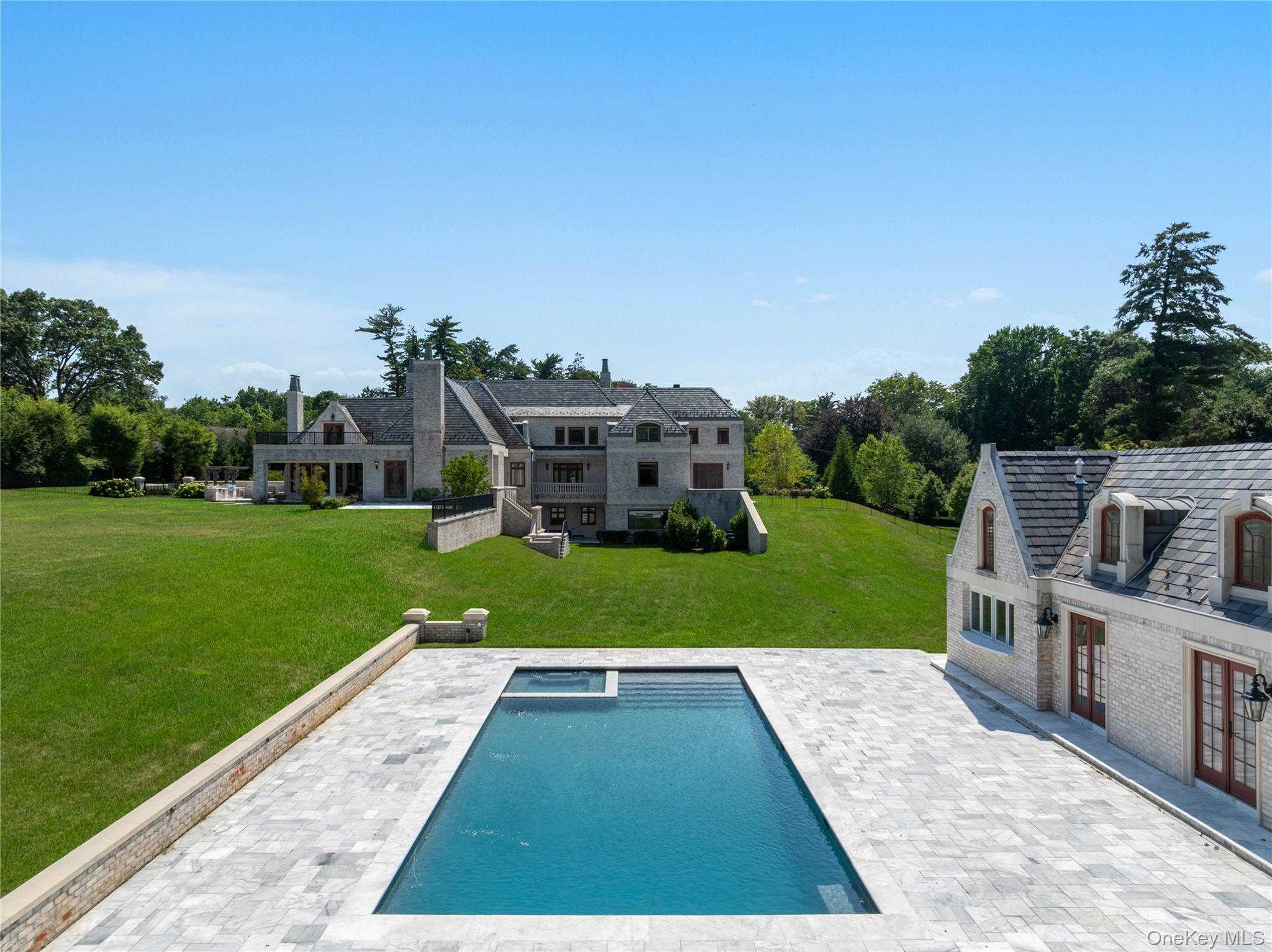 9 Hicks Lane, Sands Point, NY 11050