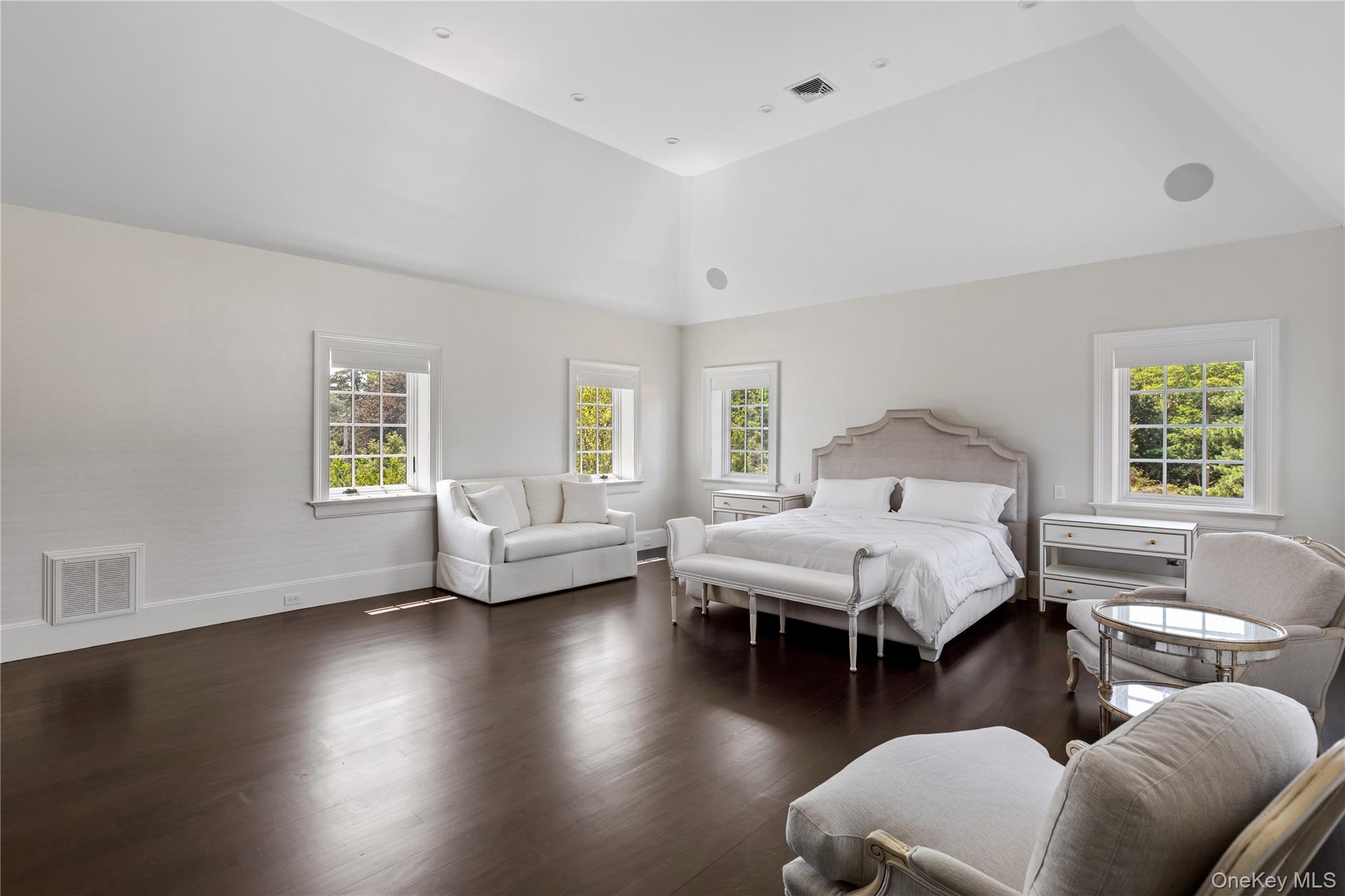 9 Hicks Lane, Sands Point, NY 11050