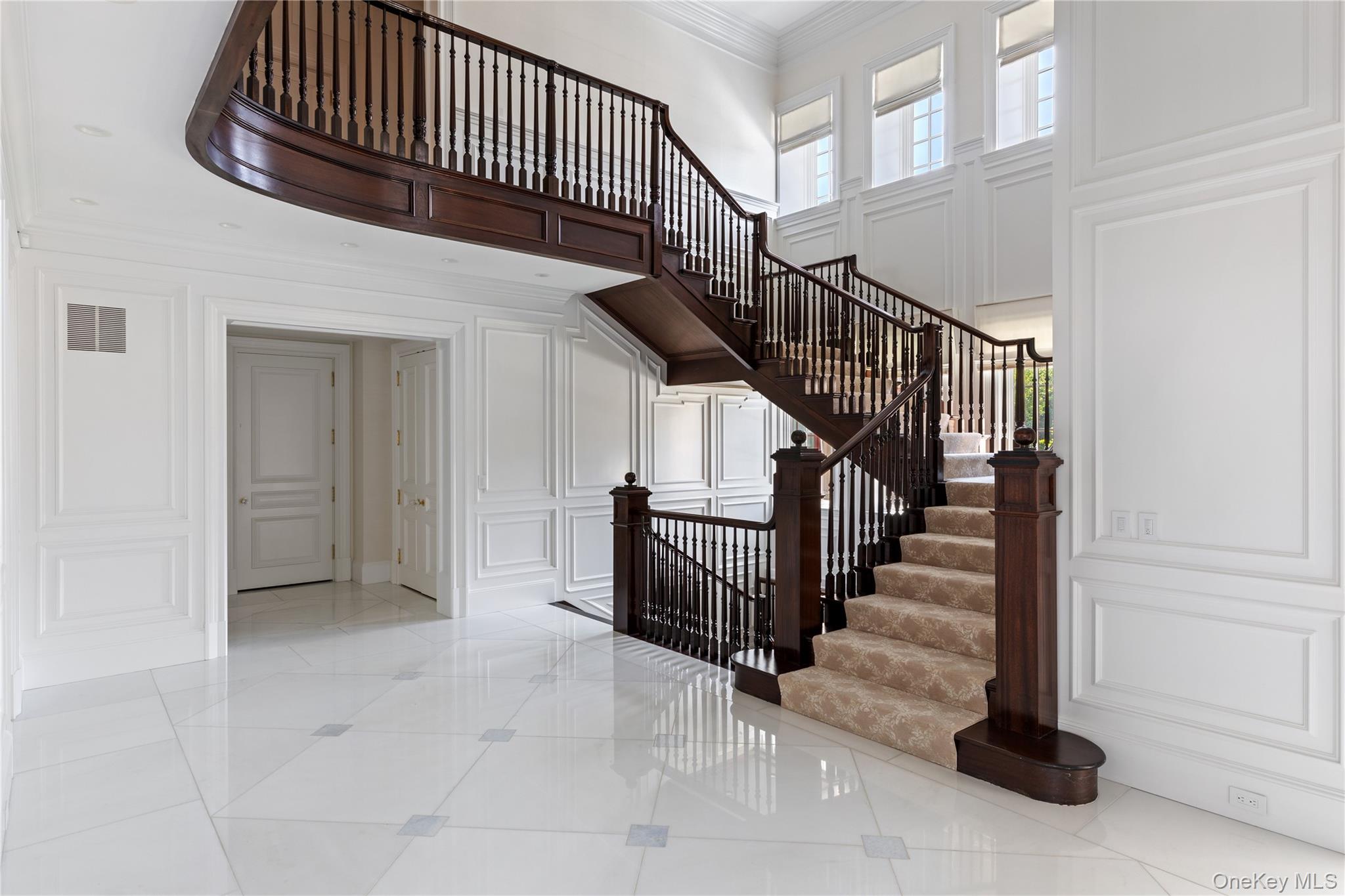 9 Hicks Lane, Sands Point, NY 11050