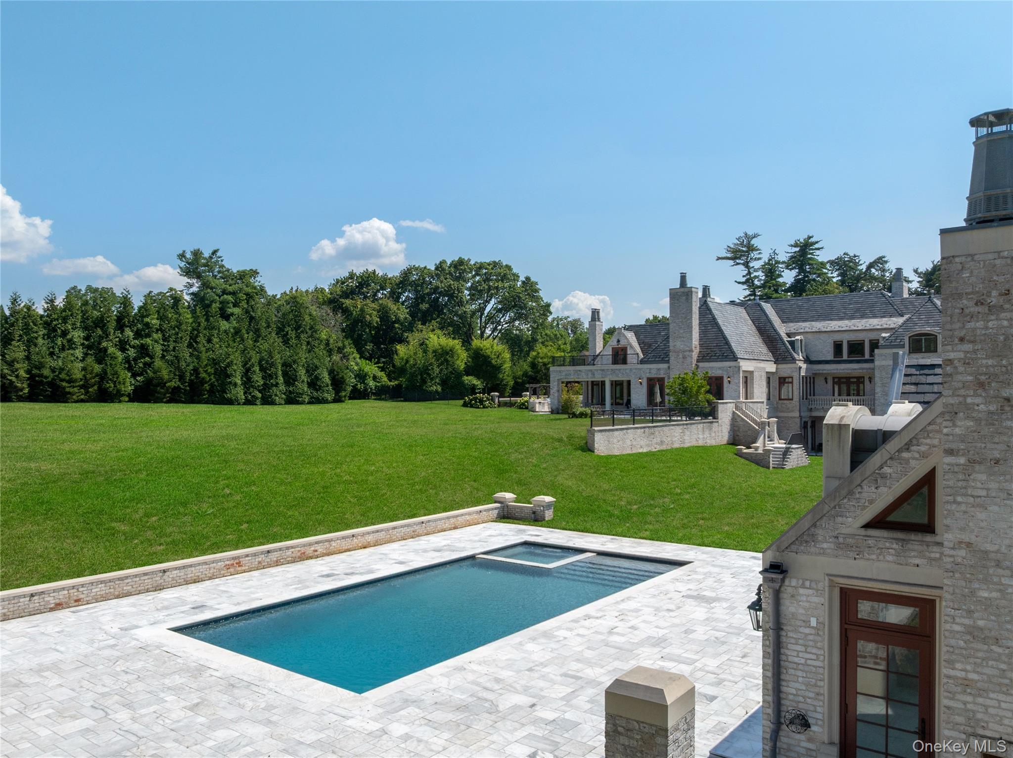 9 Hicks Lane, Sands Point, NY 11050