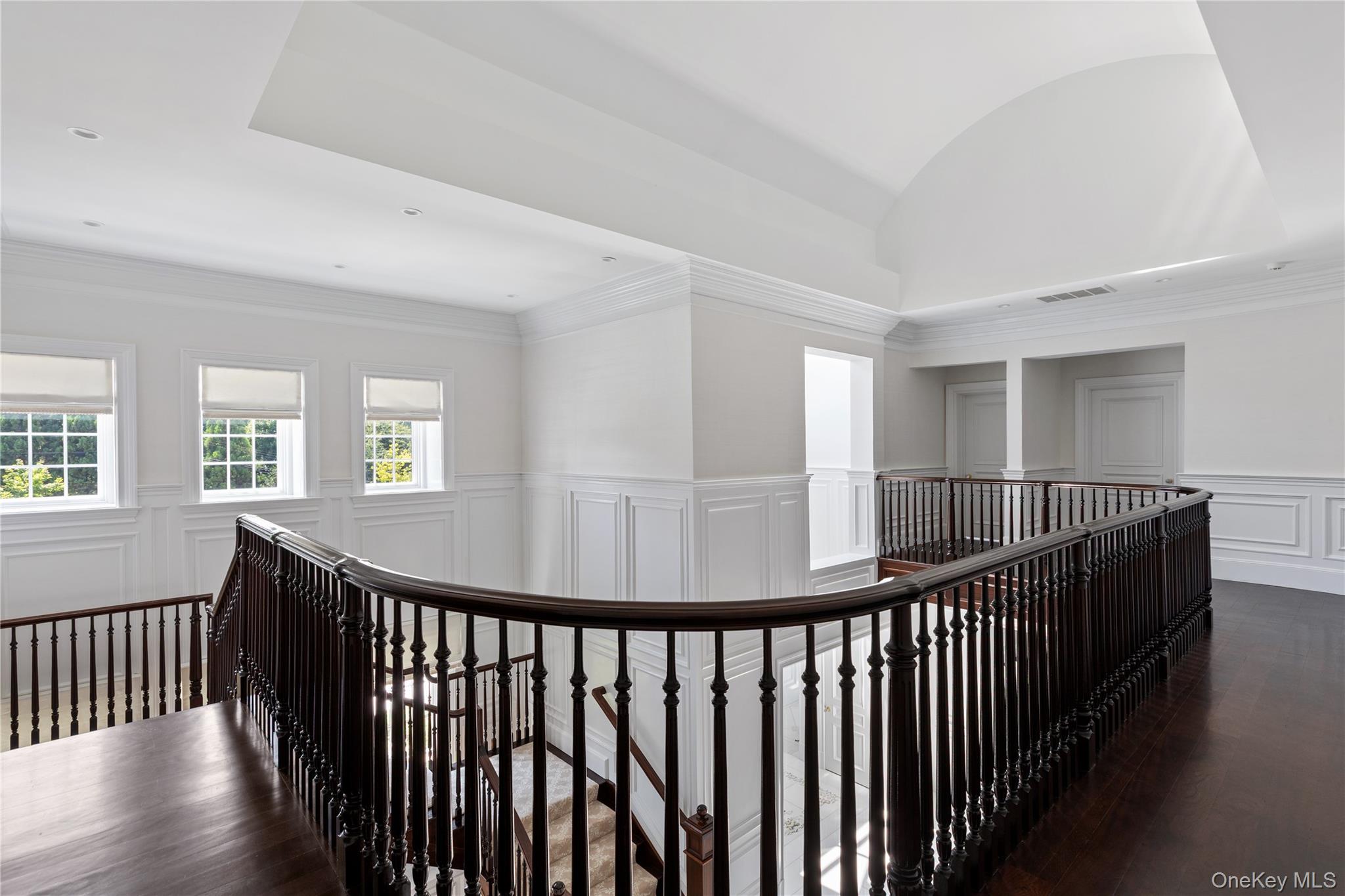 9 Hicks Lane, Sands Point, NY 11050