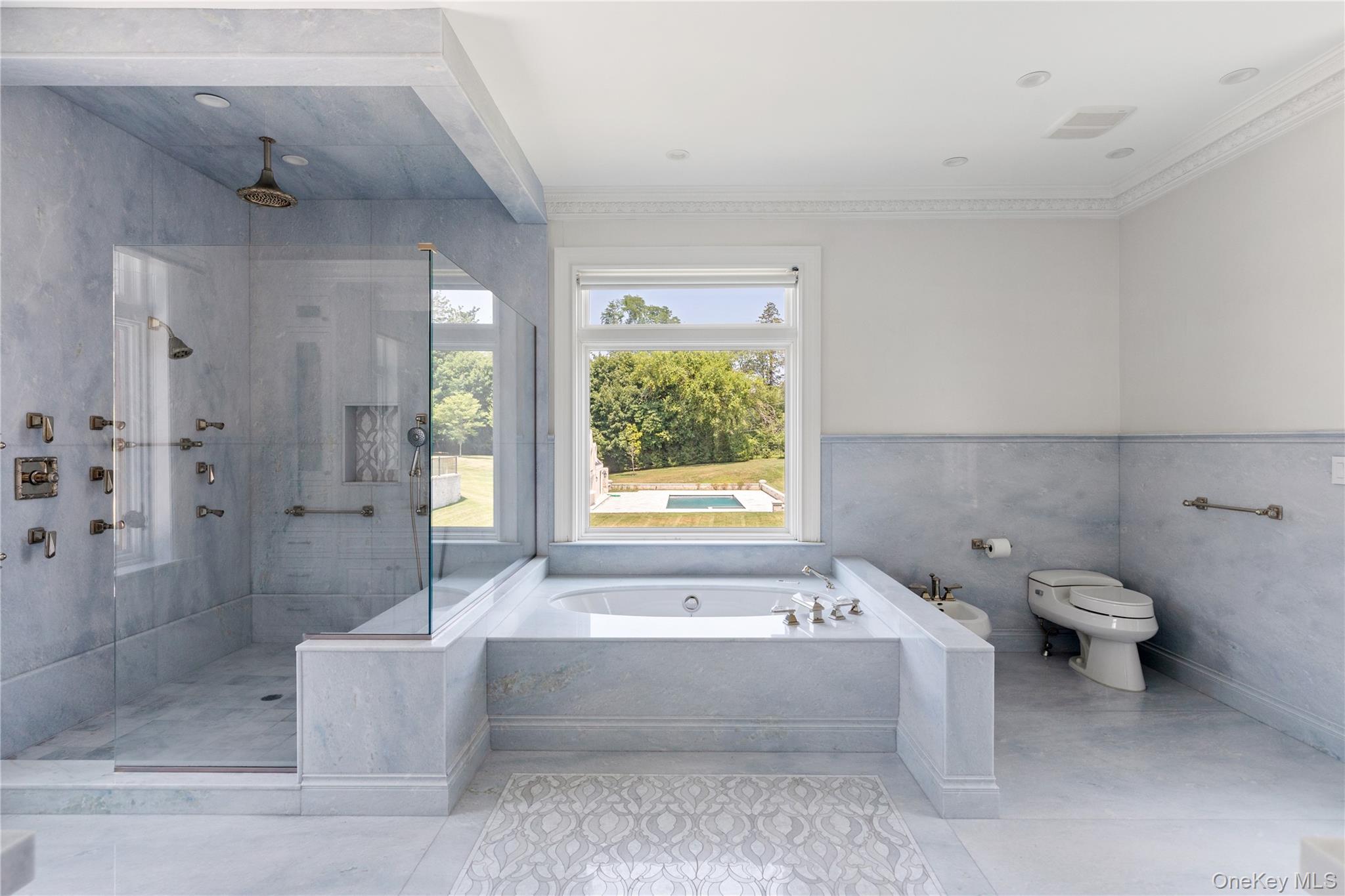 9 Hicks Lane, Sands Point, NY 11050