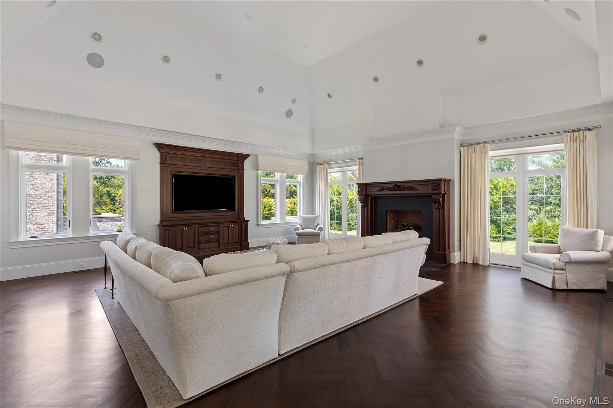 9 Hicks Lane, Sands Point, NY 11050