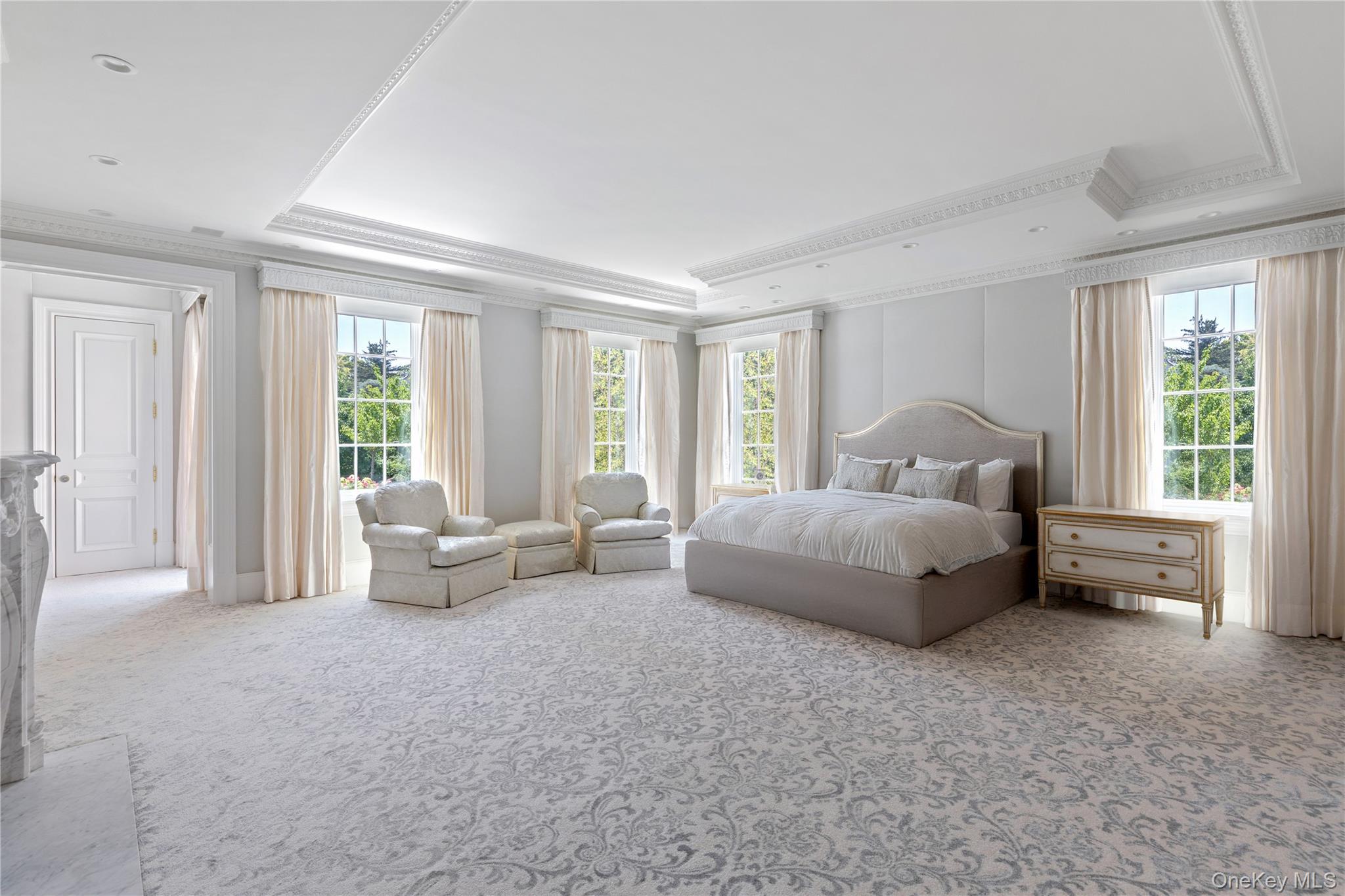 9 Hicks Lane, Sands Point, NY 11050