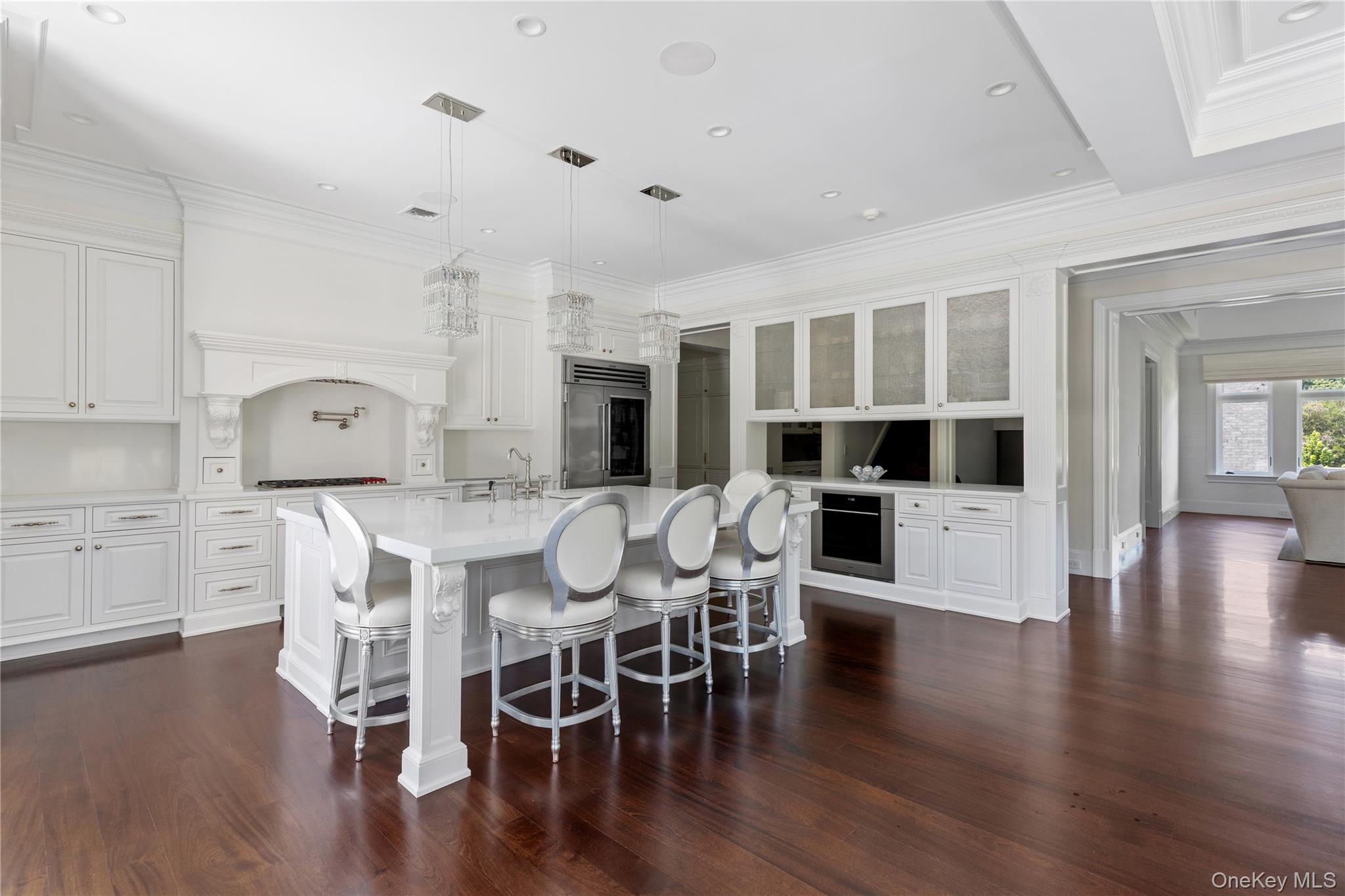 9 Hicks Lane, Sands Point, NY 11050