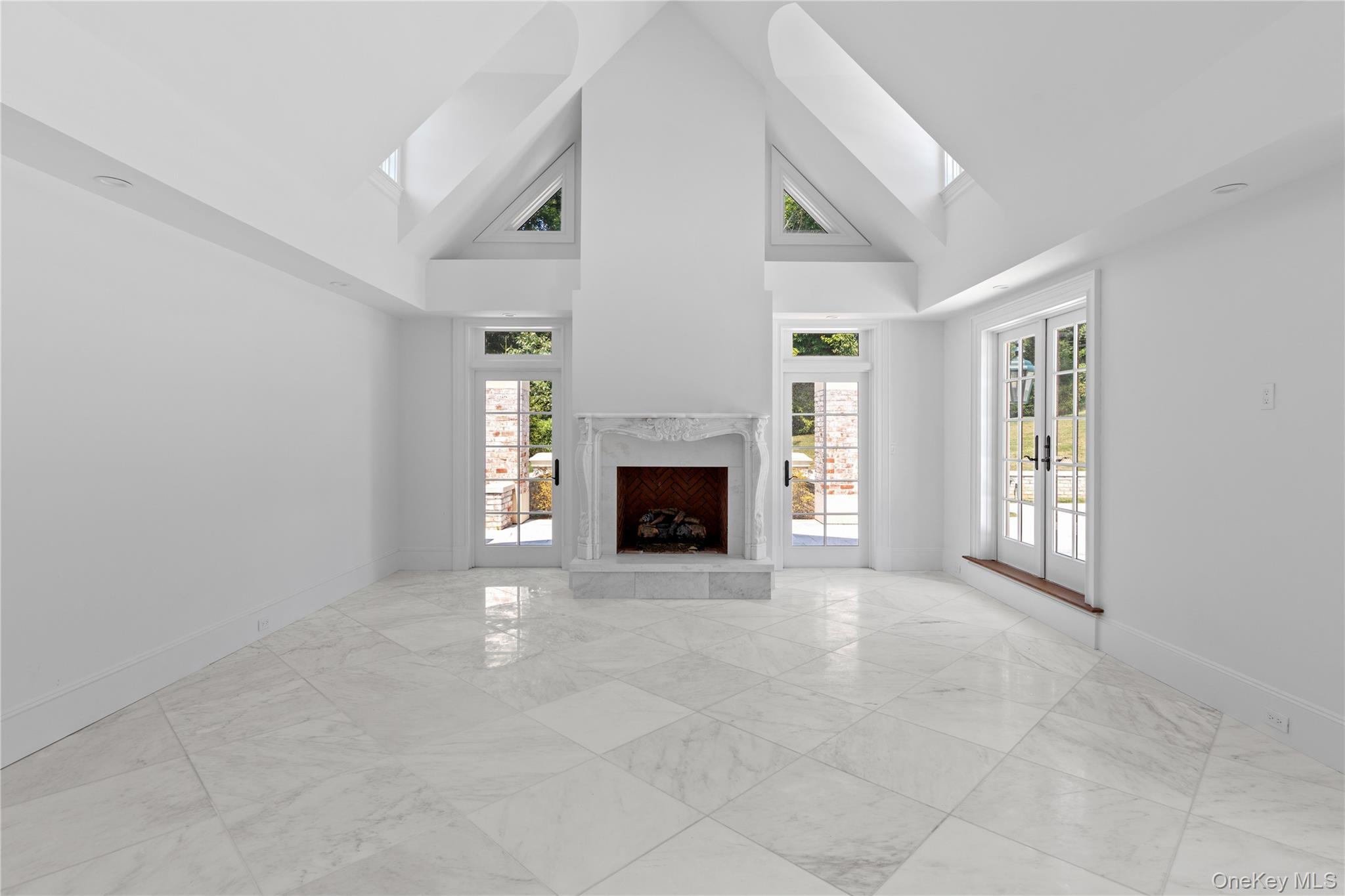 9 Hicks Lane, Sands Point, NY 11050