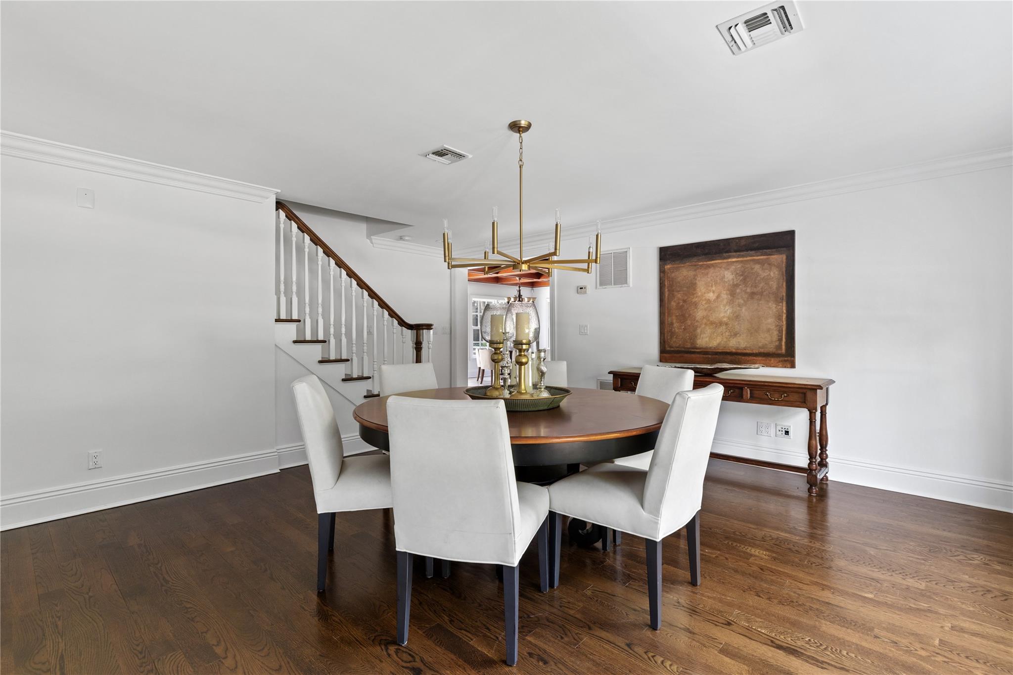 27 Hemlock Road, Manhasset, NY 11030