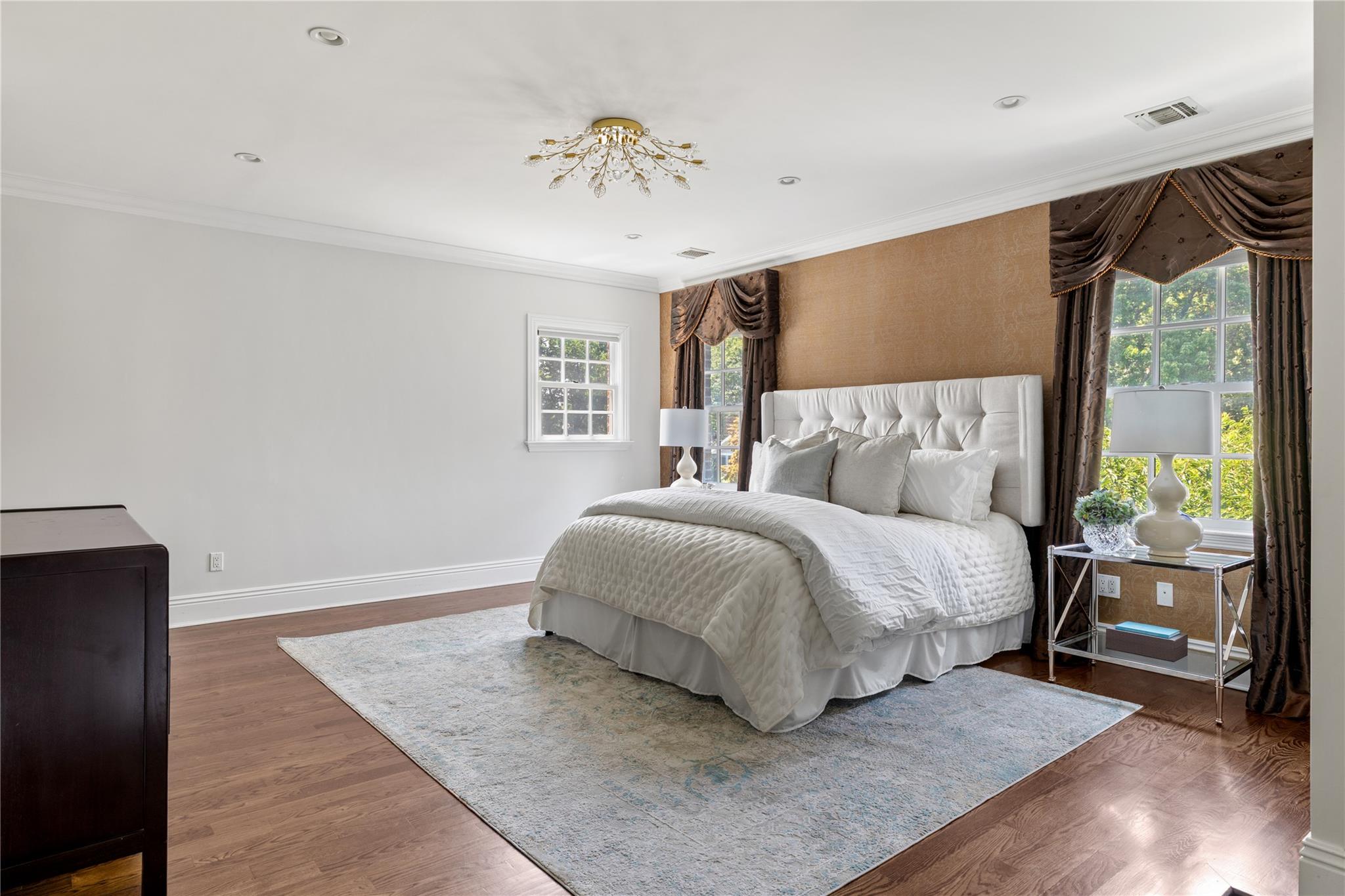 27 Hemlock Road, Manhasset, NY 11030