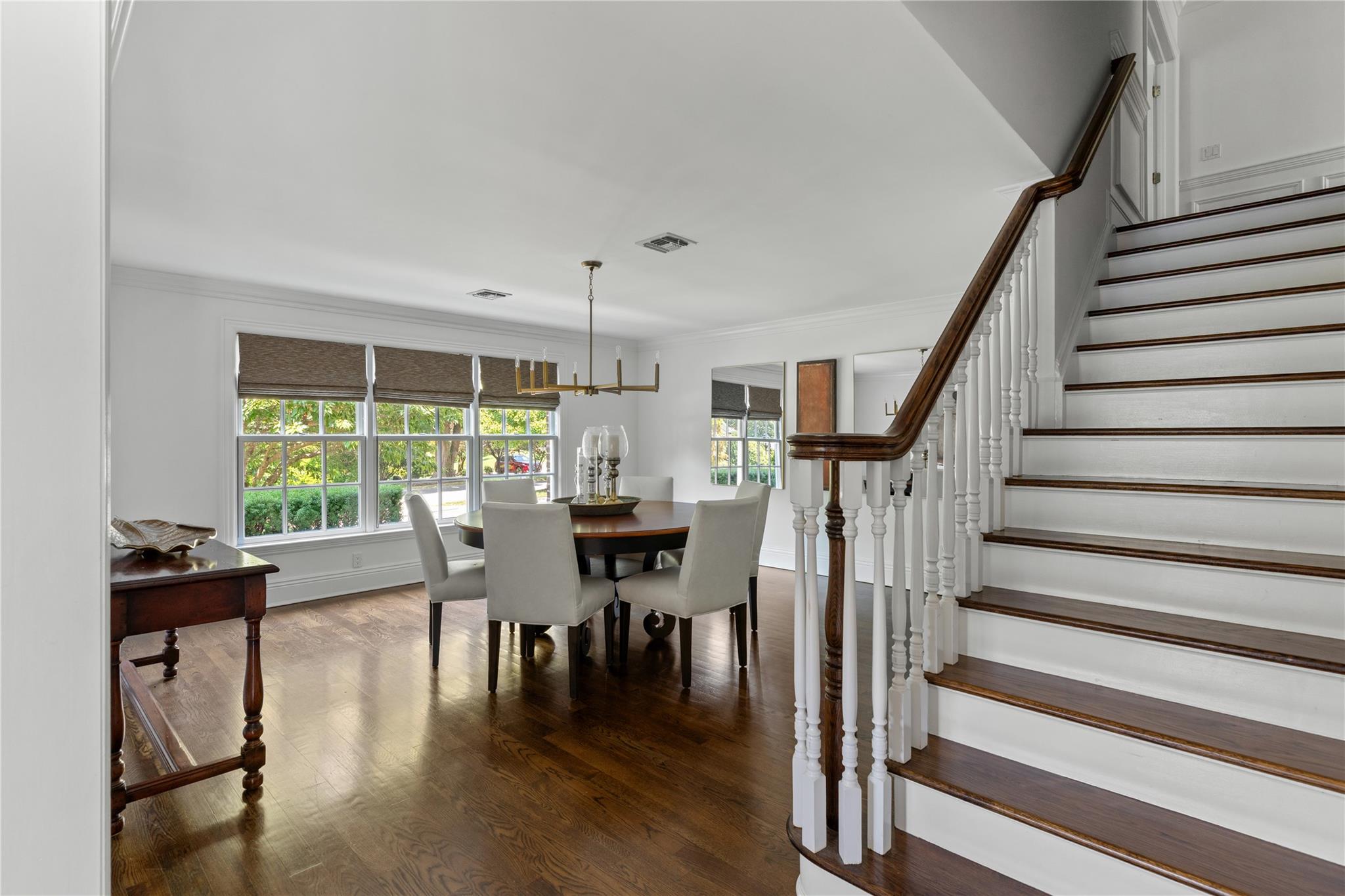 27 Hemlock Road, Manhasset, NY 11030