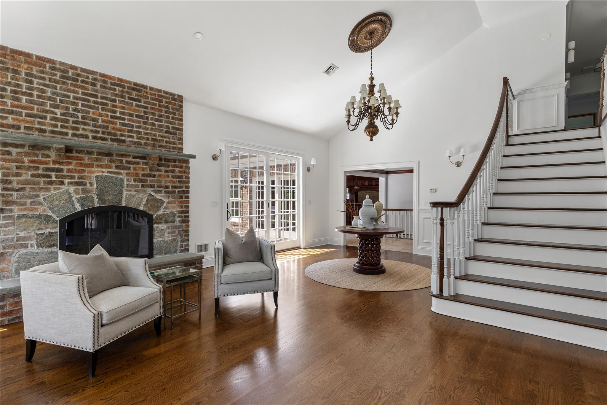 27 Hemlock Road, Manhasset, NY 11030