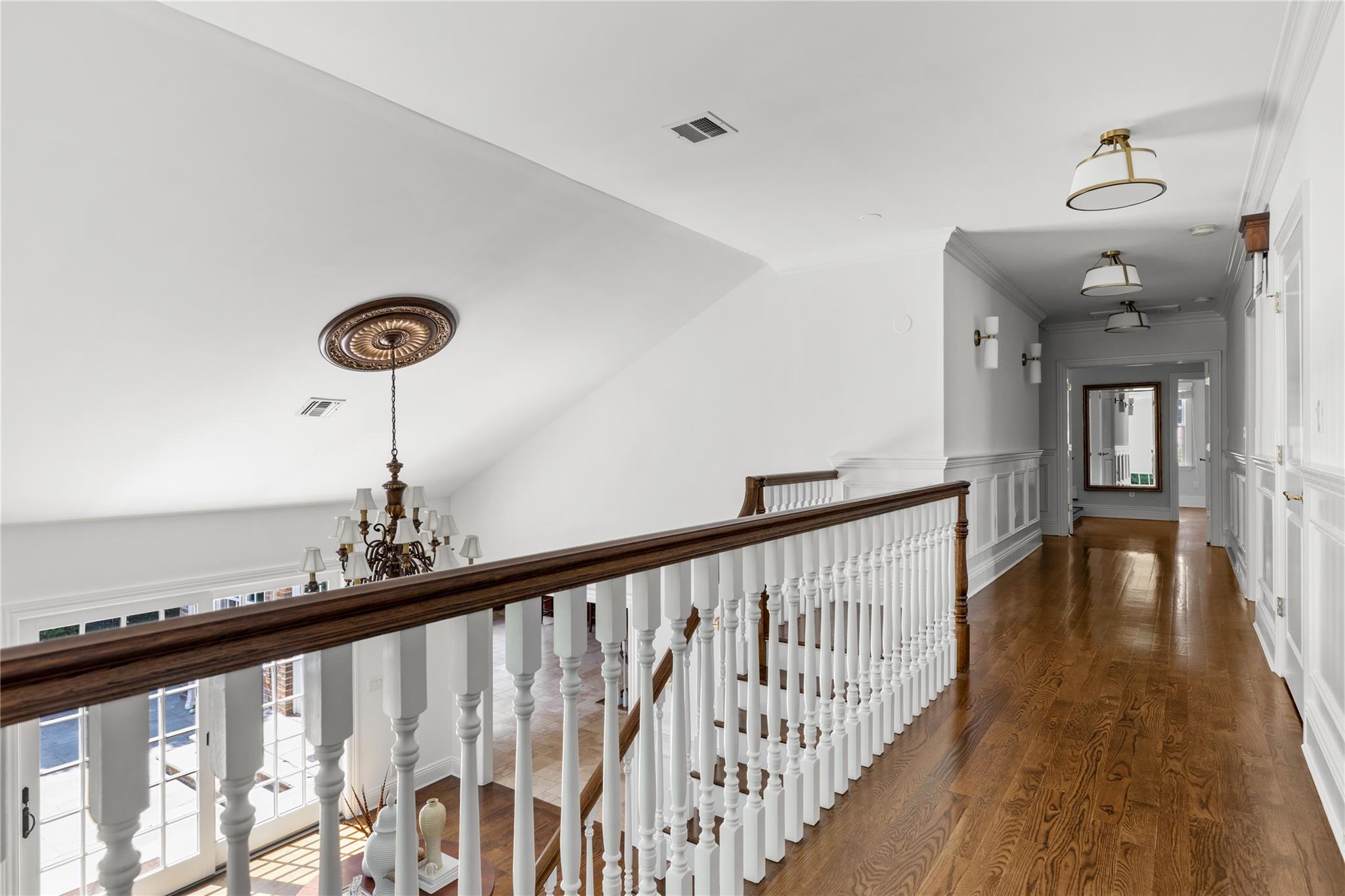 27 Hemlock Road, Manhasset, NY 11030