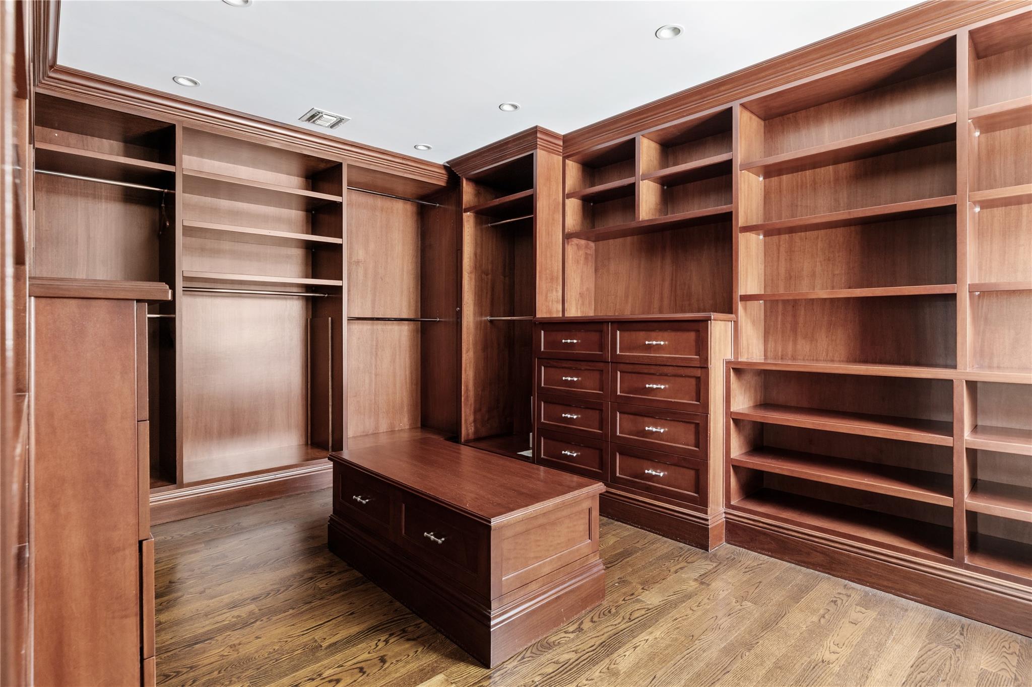 27 Hemlock Road, Manhasset, NY 11030