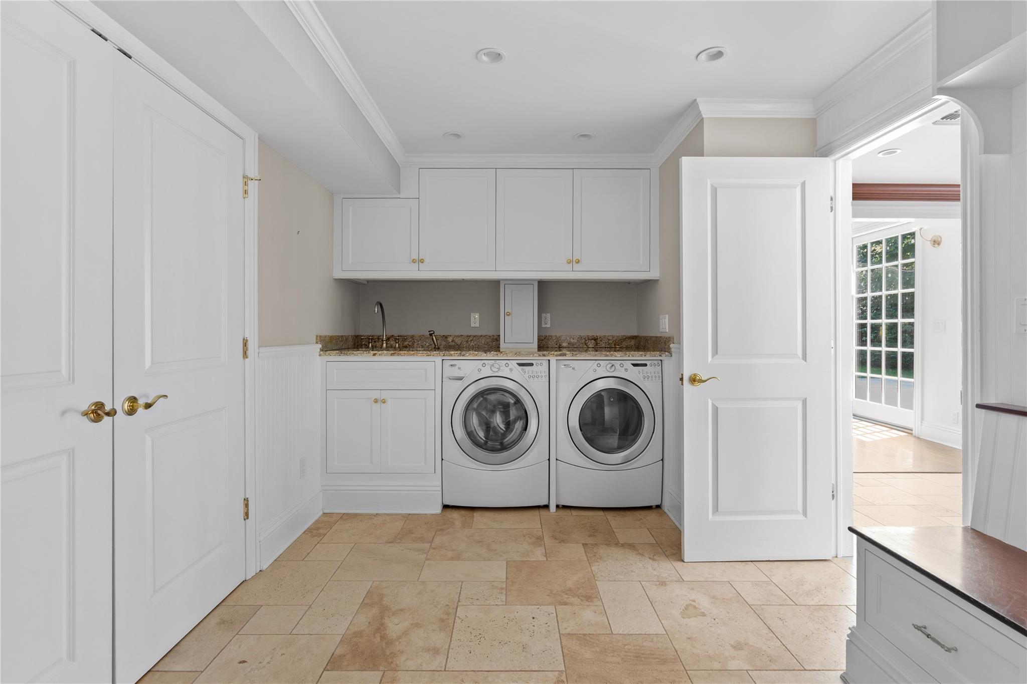 27 Hemlock Road, Manhasset, NY 11030