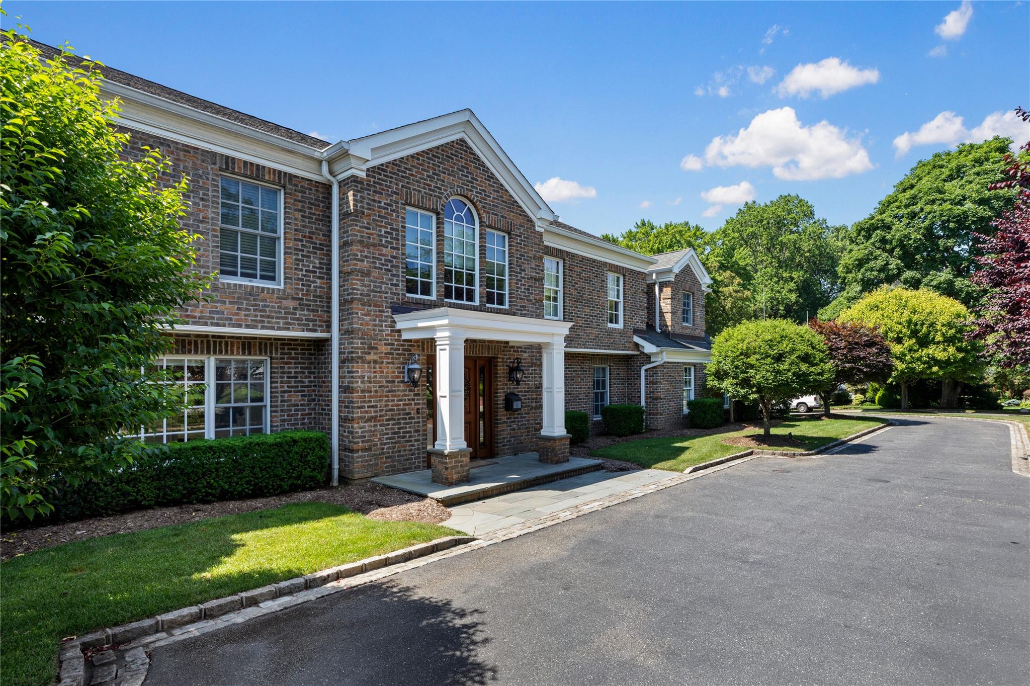 27 Hemlock Road, Manhasset, NY 11030