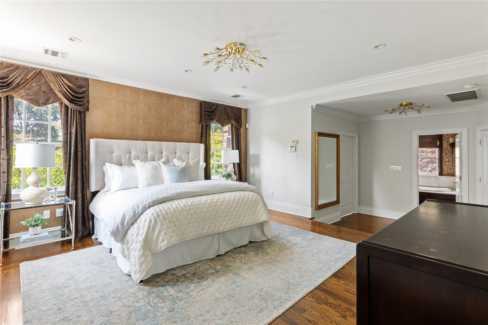 27 Hemlock Road, Manhasset, NY 11030