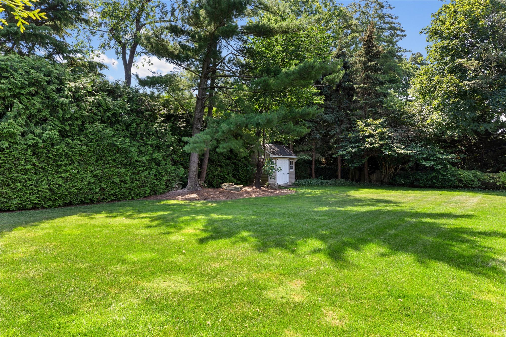 27 Hemlock Road, Manhasset, NY 11030