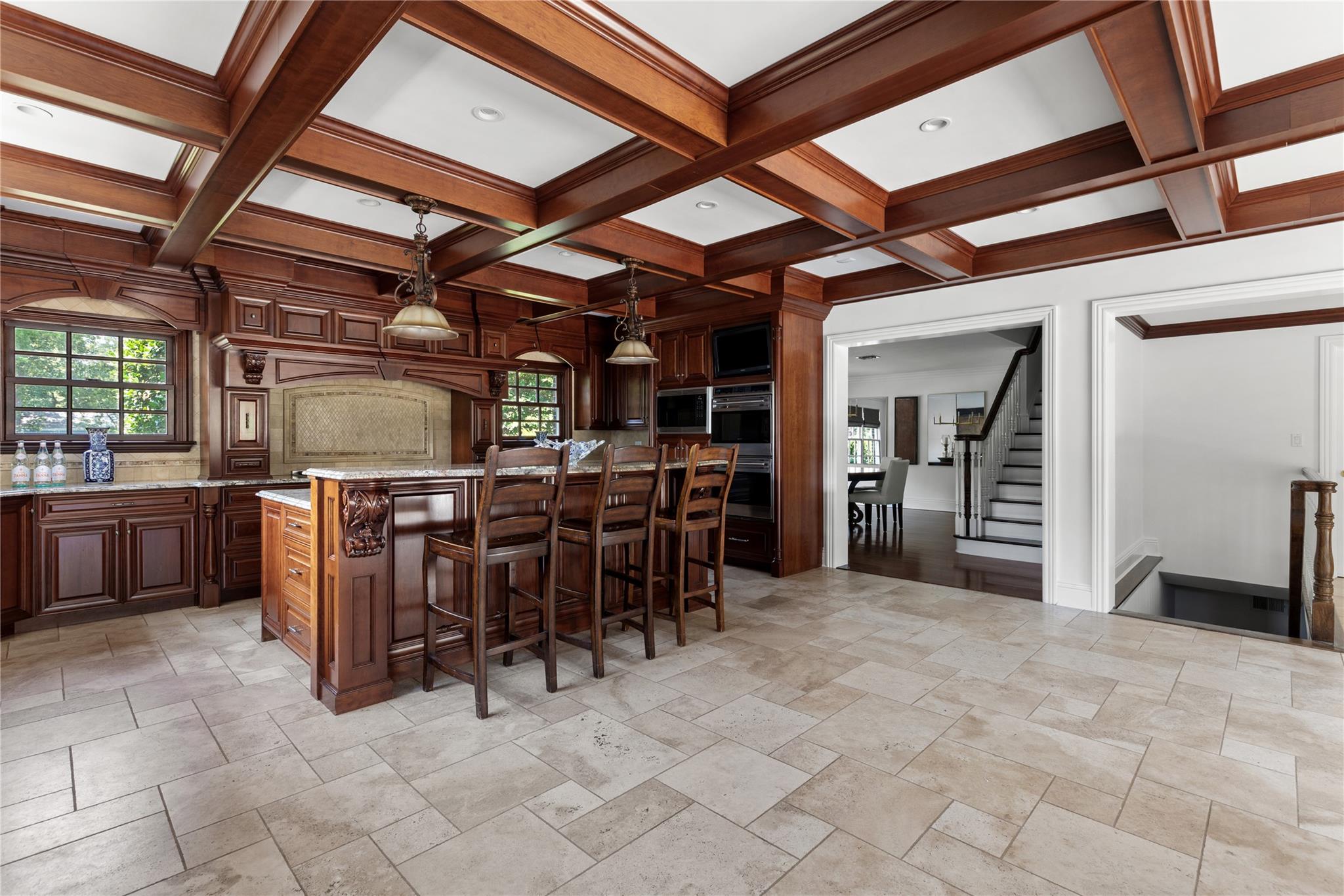 27 Hemlock Road, Manhasset, NY 11030