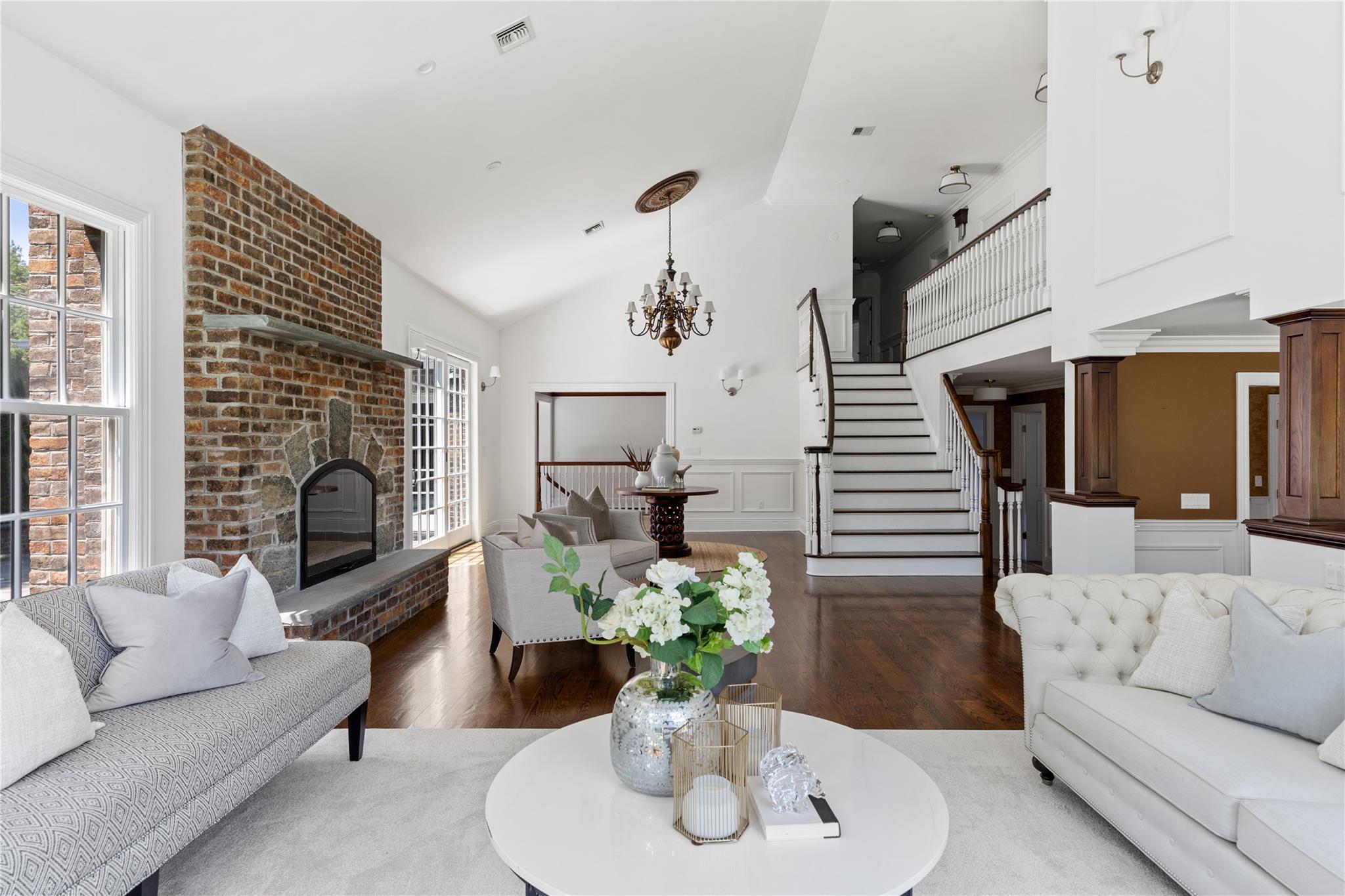 27 Hemlock Road, Manhasset, NY 11030