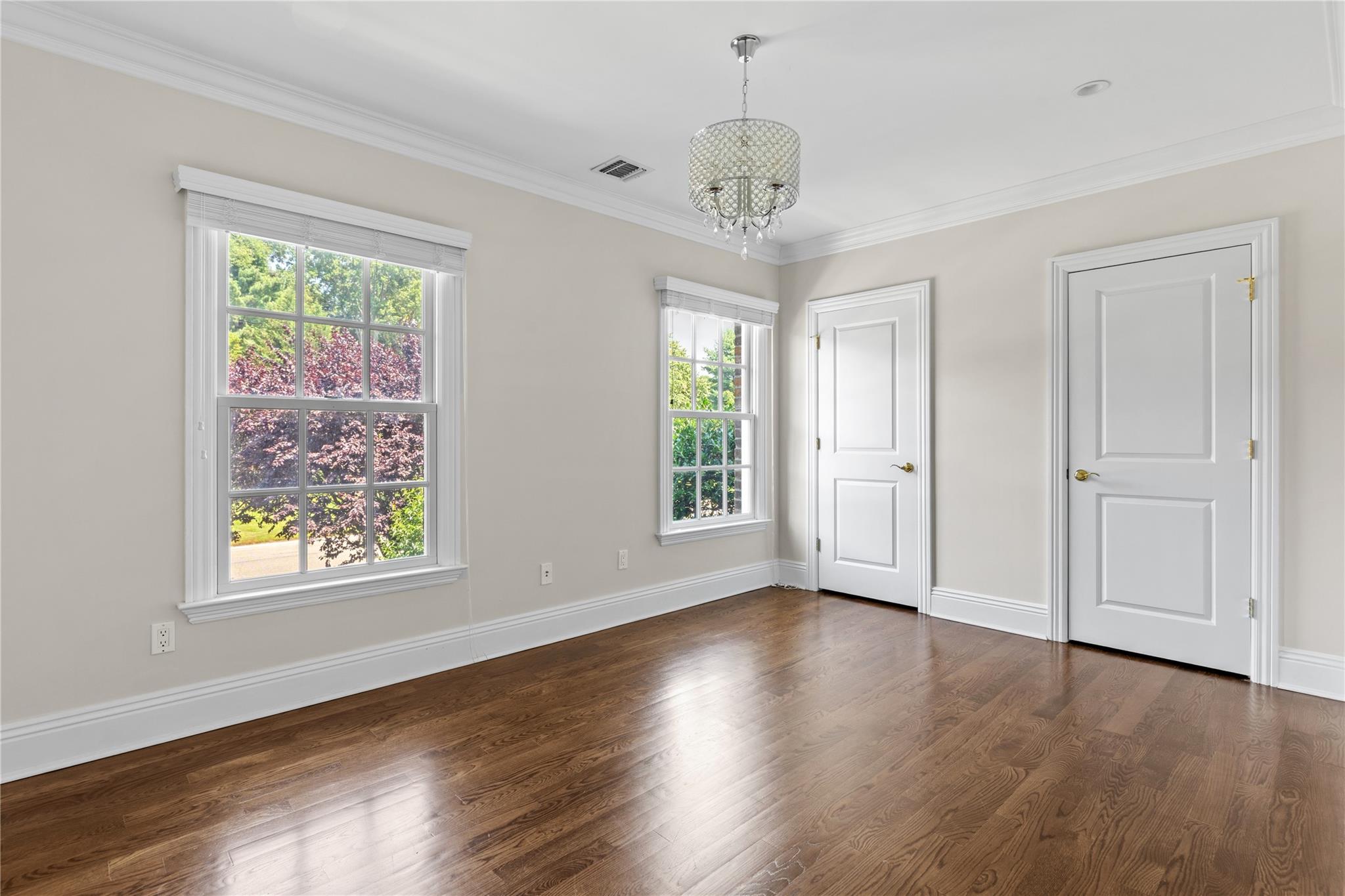 27 Hemlock Road, Manhasset, NY 11030