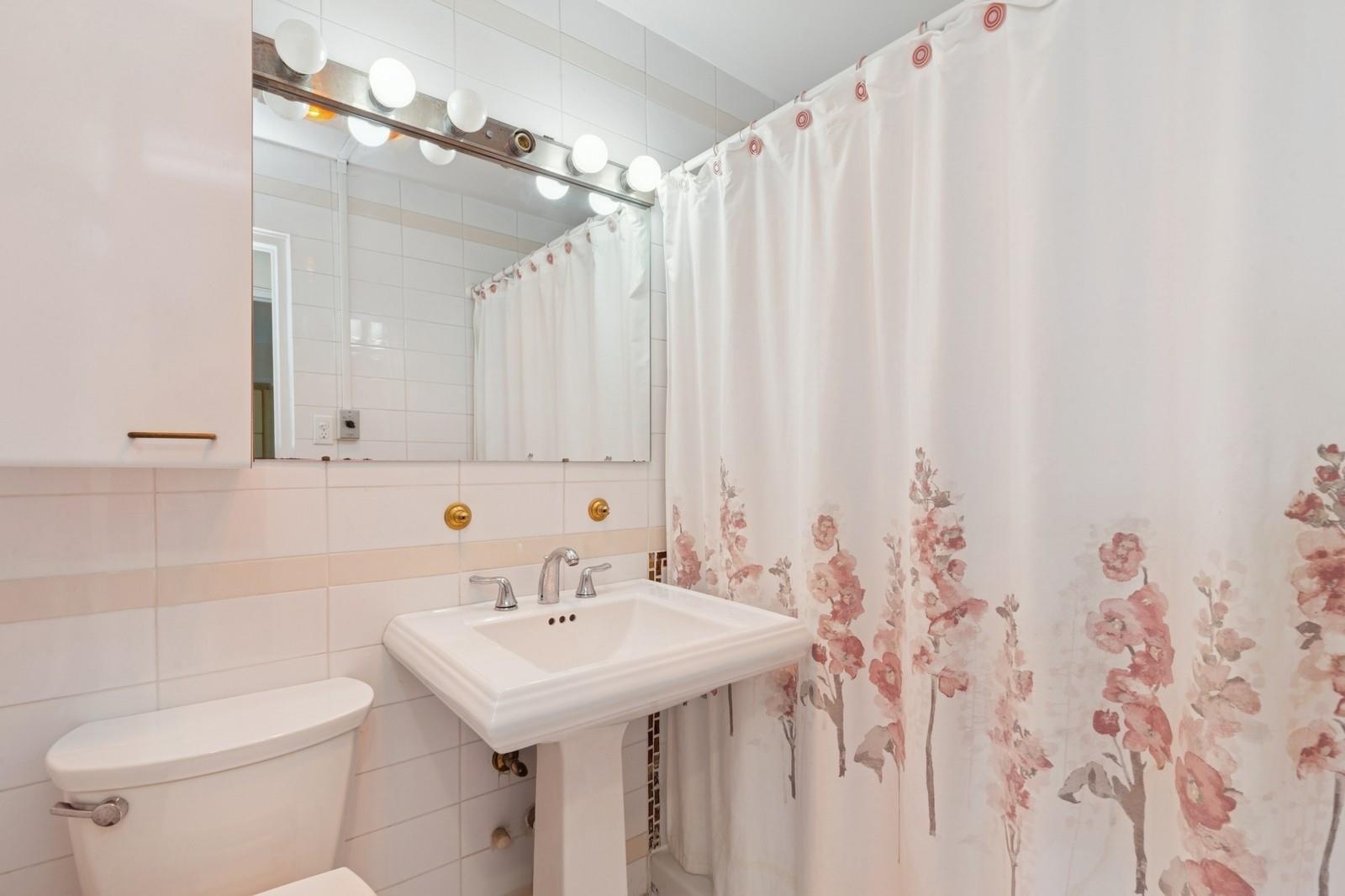 11011 Queens Boulevard # 20B, Forest Hills, NY 11375