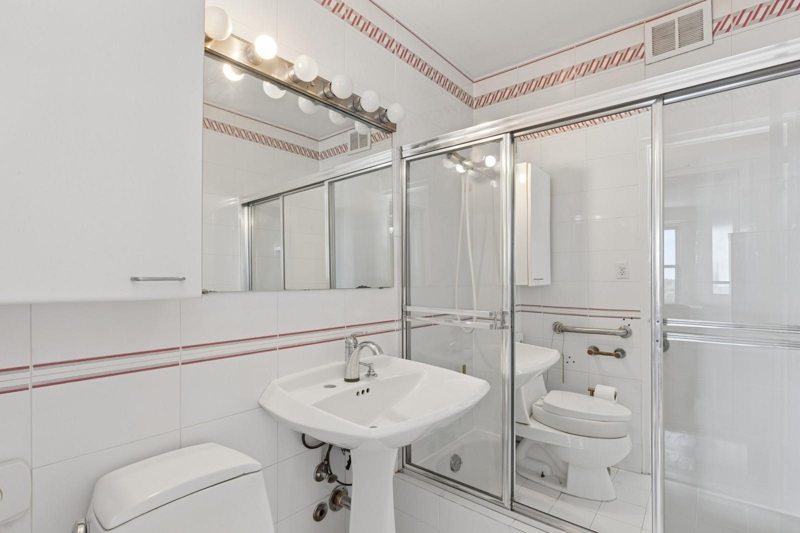 11011 Queens Boulevard # 20B, Forest Hills, NY 11375