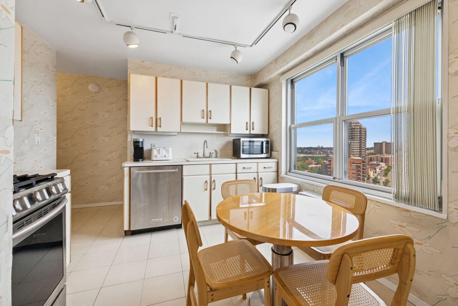 11011 Queens Boulevard # 20B, Forest Hills, NY 11375