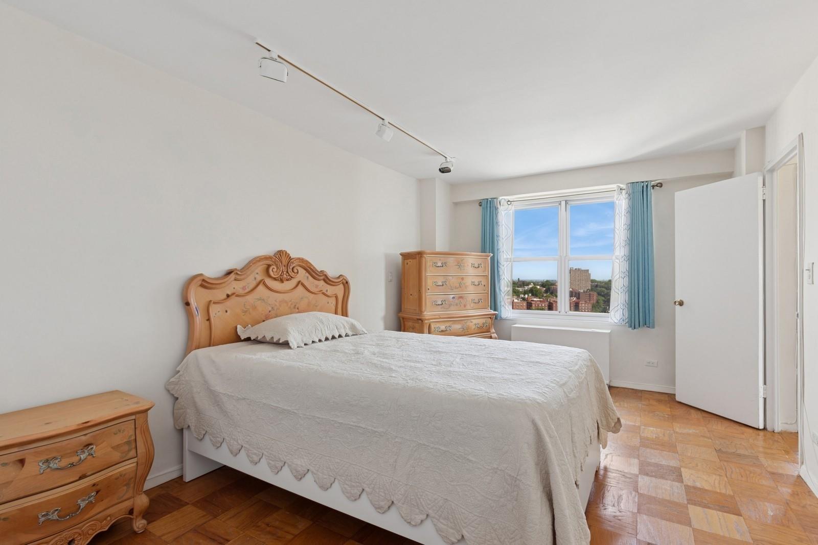 11011 Queens Boulevard # 20B, Forest Hills, NY 11375