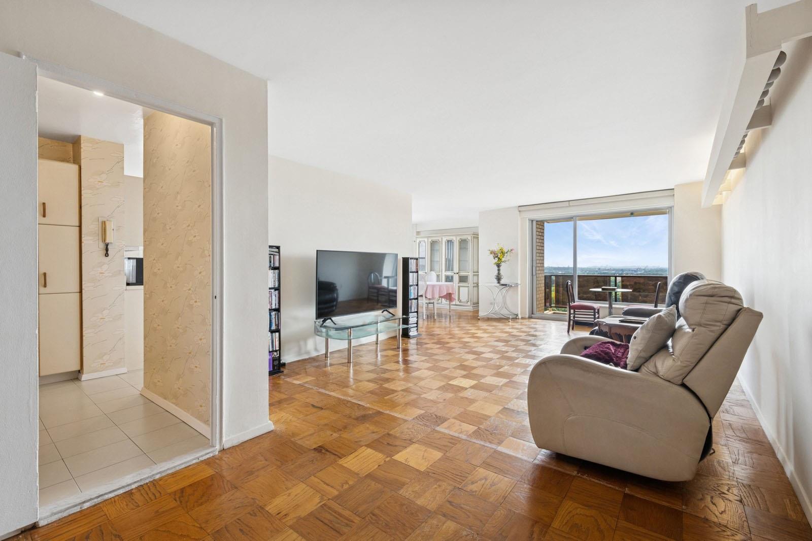 11011 Queens Boulevard # 20B, Forest Hills, NY 11375