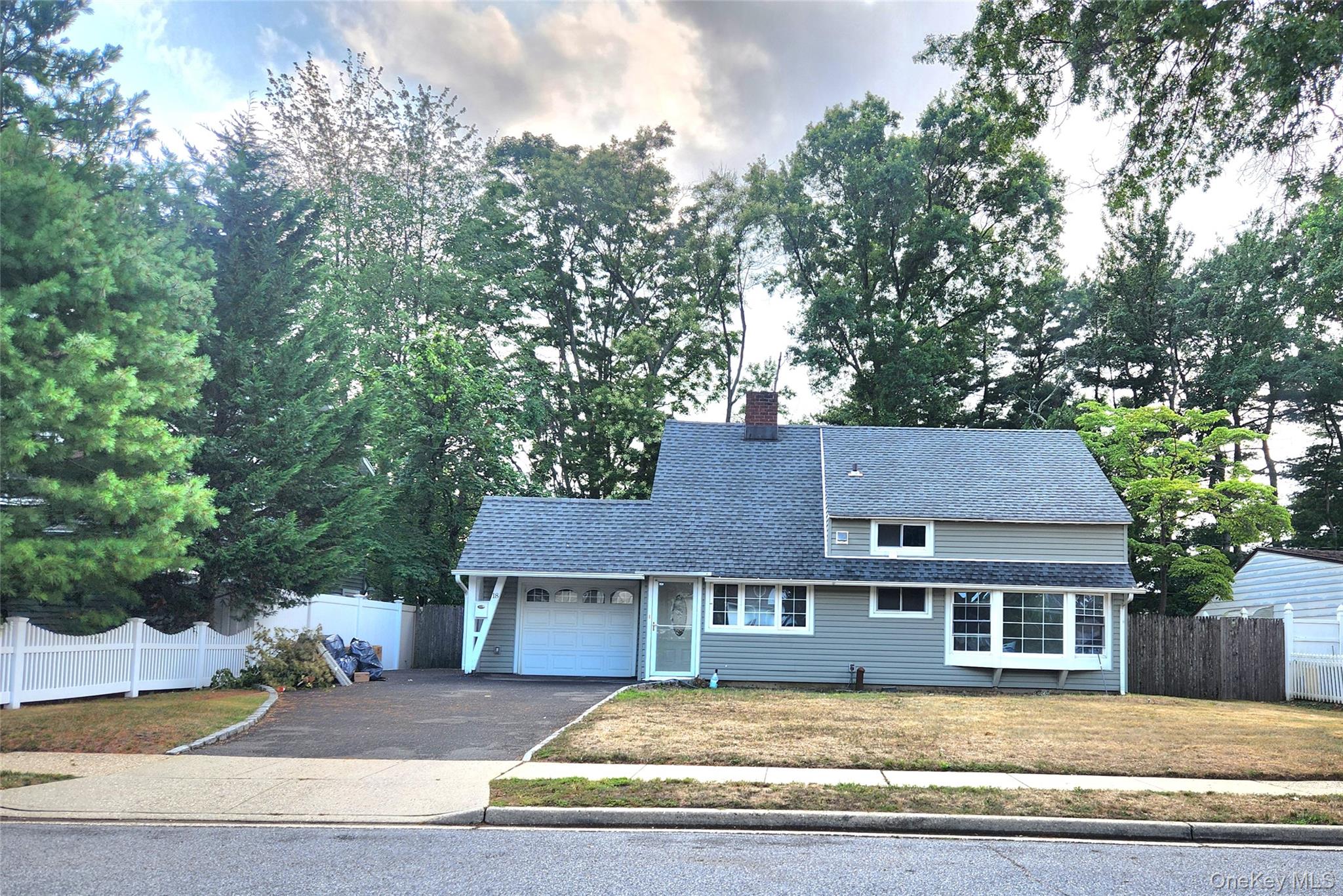 18 Bamboo Lane, Hicksville, NY 11801