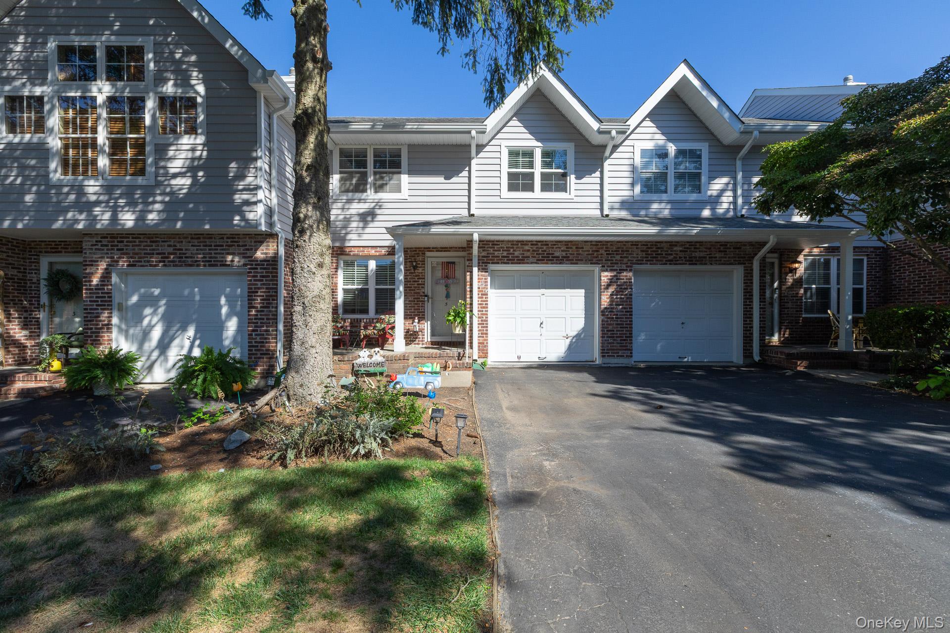 5 Sprucewood Boulevard, Central Islip, NY 11722