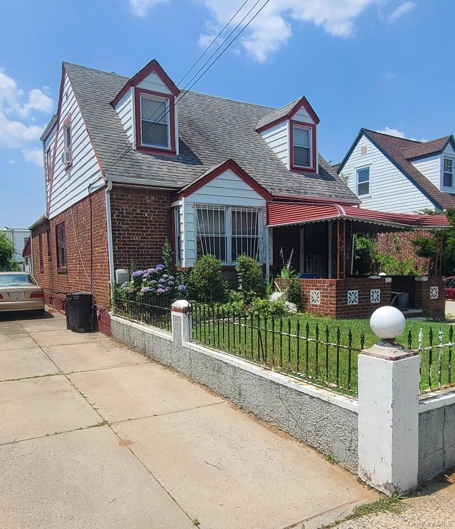 114-42 204th Street, Saint Albans, NY 11412