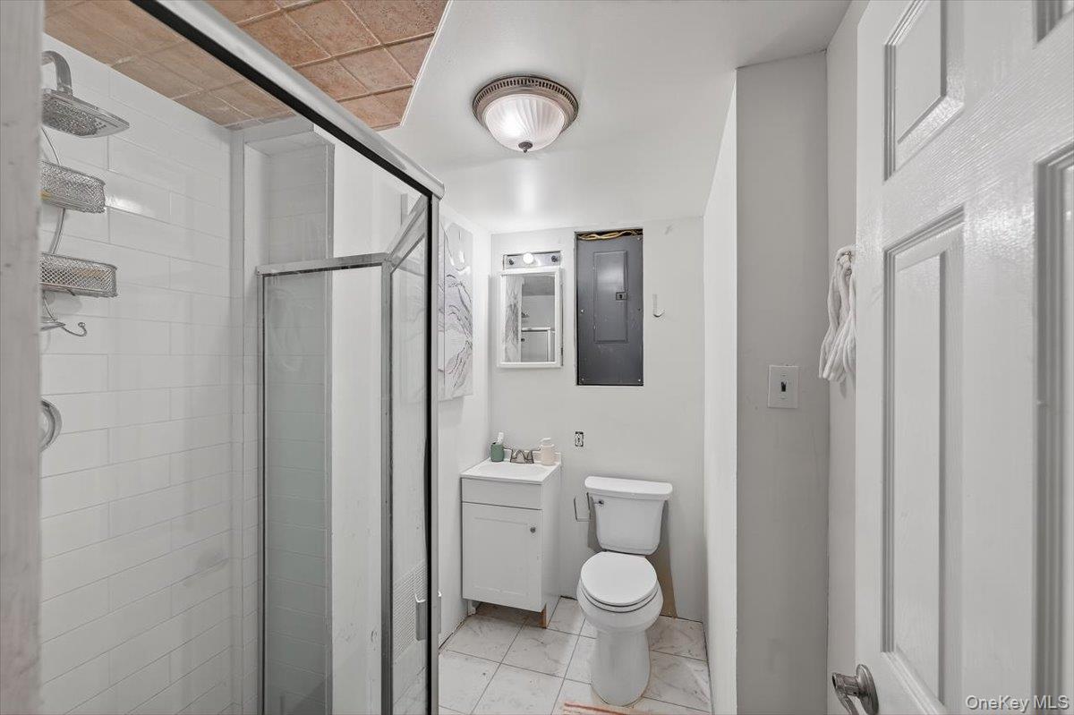 18 Sugarbush Lane, Coram, NY 11727