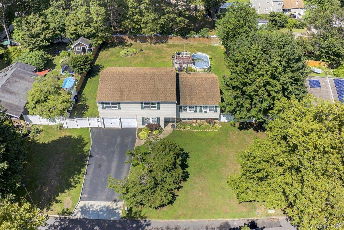 18 Sugarbush Lane, Coram, NY 11727