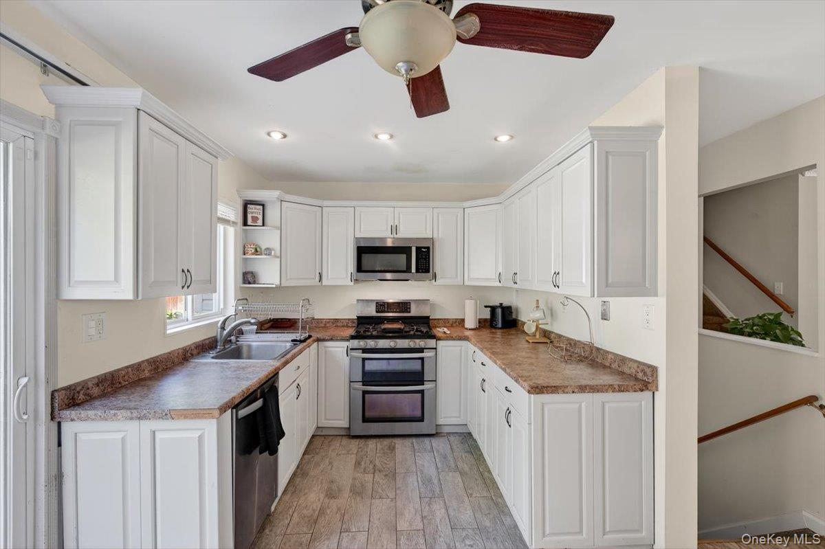 18 Sugarbush Lane, Coram, NY 11727