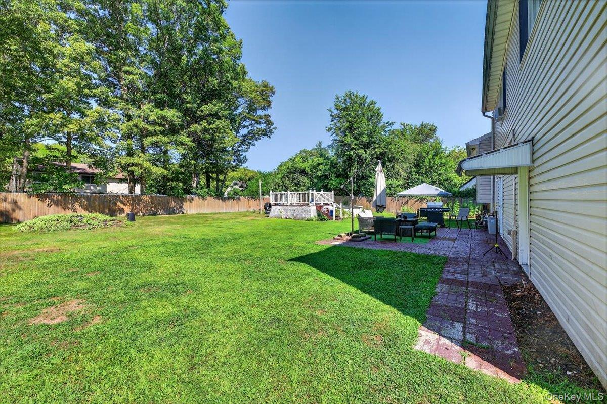 18 Sugarbush Lane, Coram, NY 11727