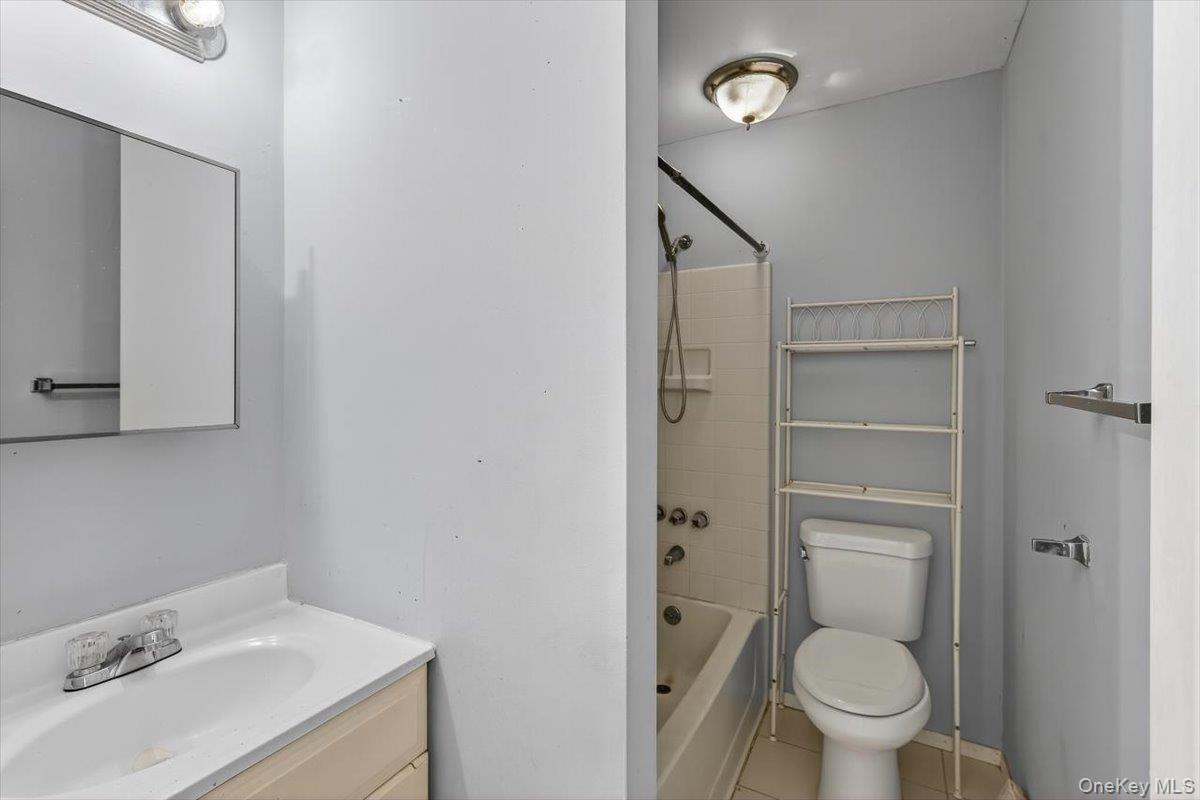 18 Sugarbush Lane, Coram, NY 11727