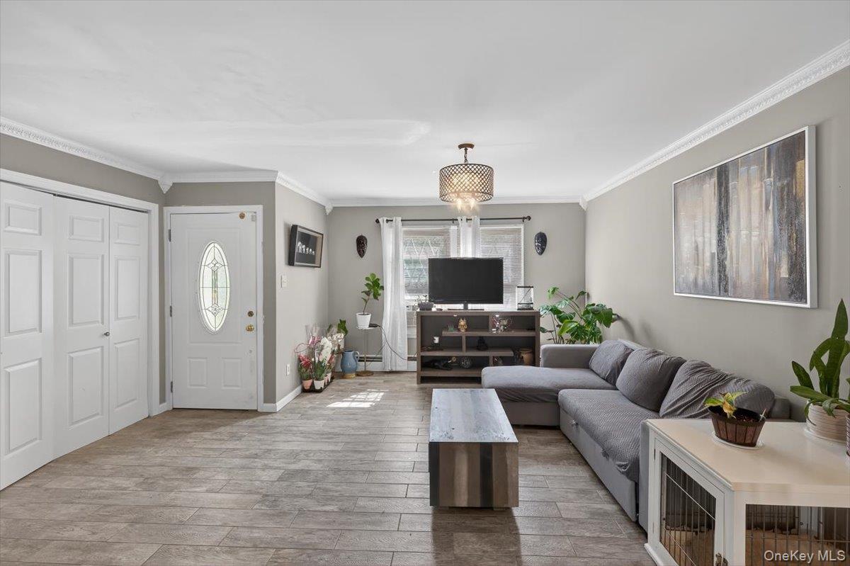 18 Sugarbush Lane, Coram, NY 11727