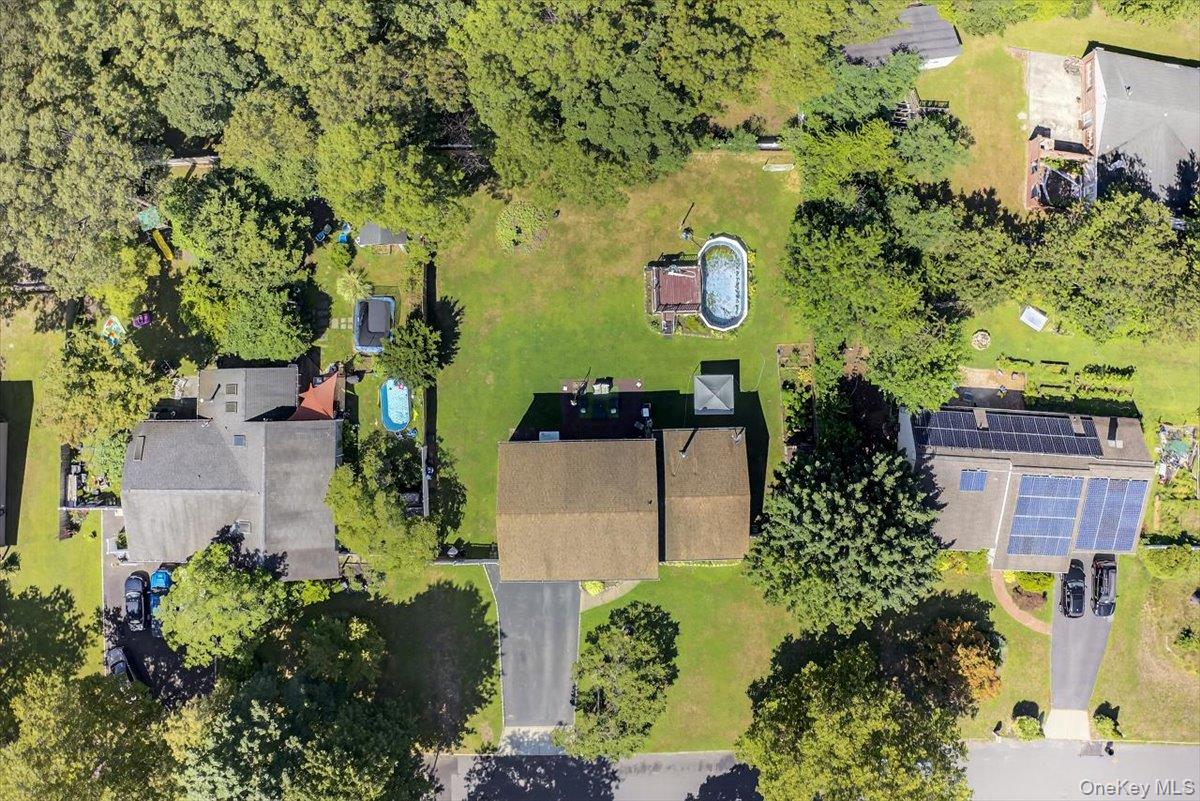 18 Sugarbush Lane, Coram, NY 11727