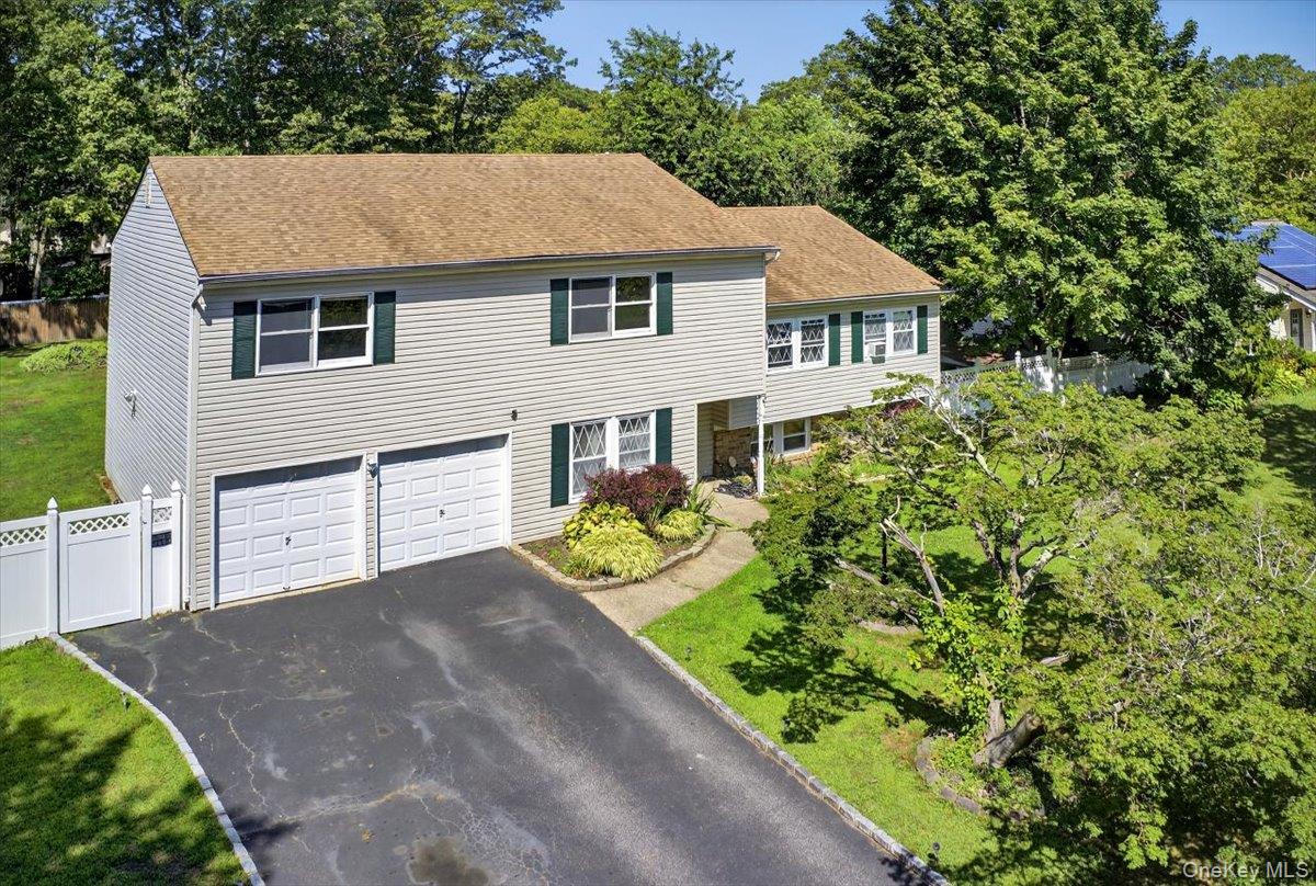 18 Sugarbush Lane, Coram, NY 11727